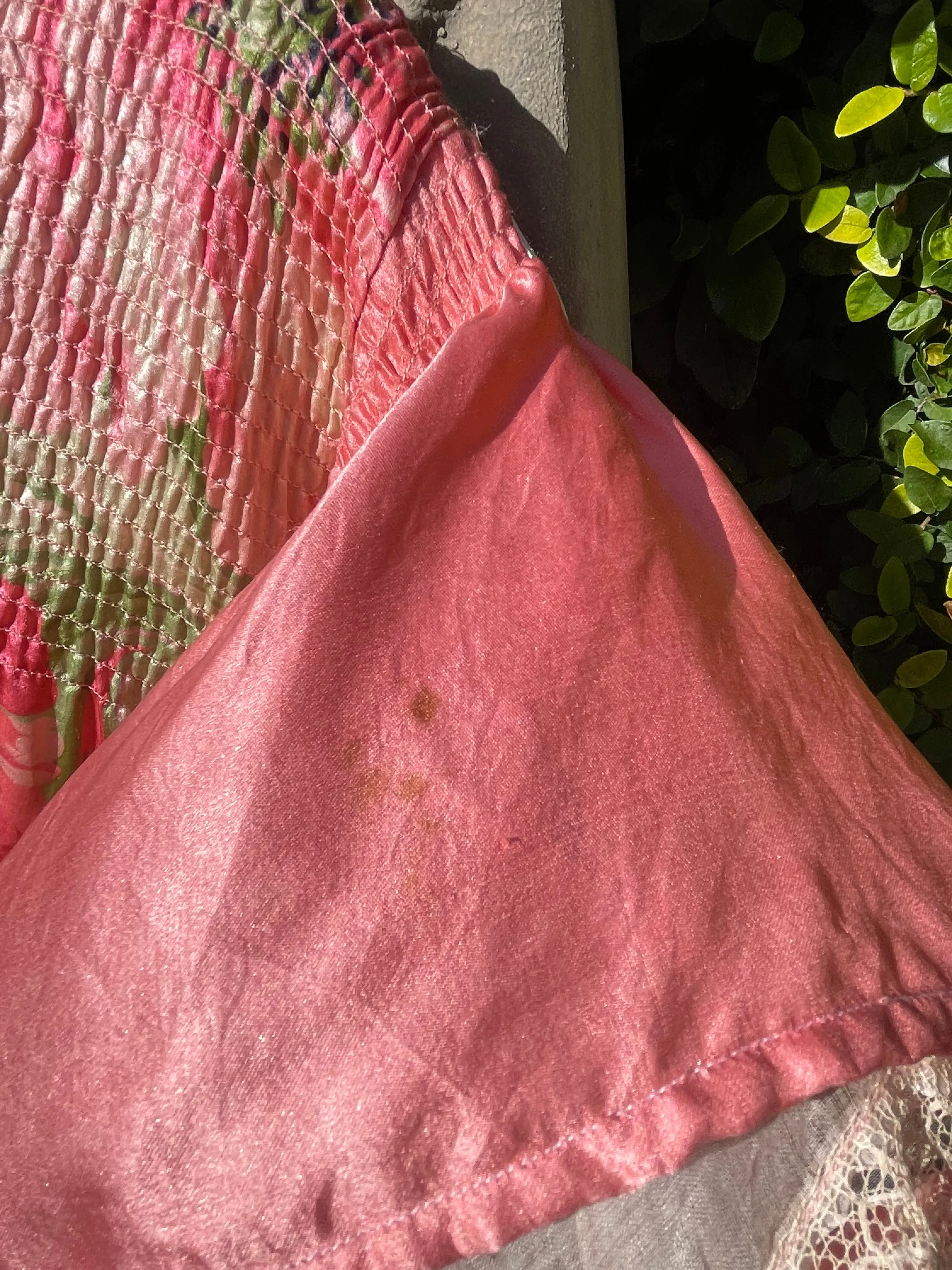 1910s Edwardian Pink Floral Smocked Dressing Gown