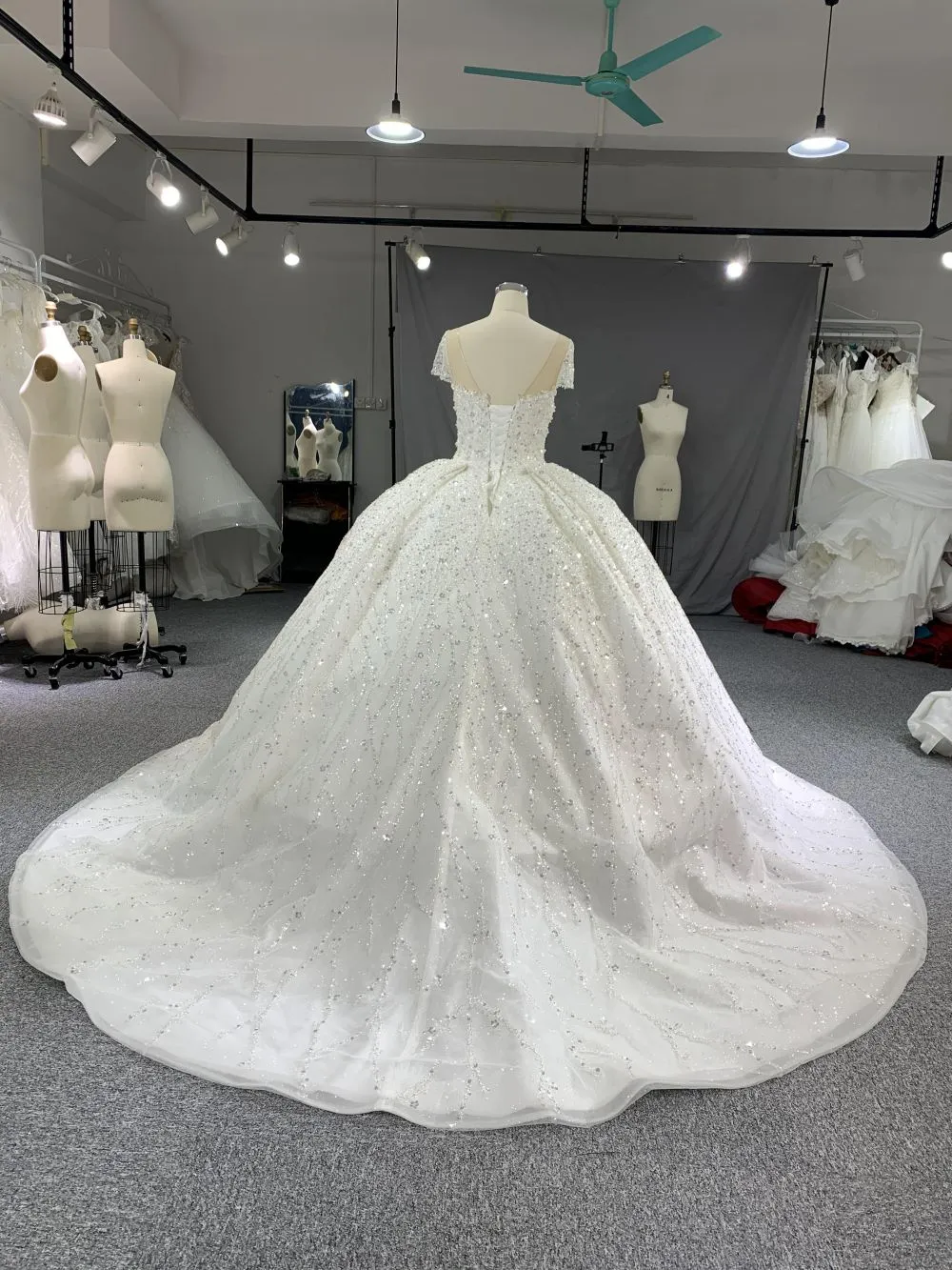 B219# Customized Square Lace Wedding Dresses Princess Ball Gown