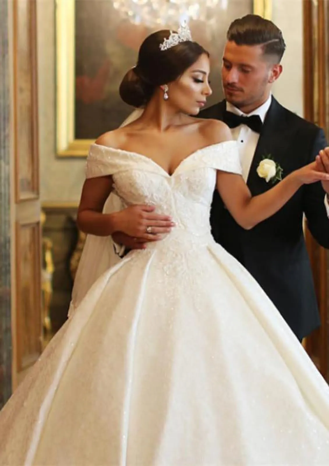 Ball Gown Off Shoulder Sweetheart Chapel Lace Wedding Dress