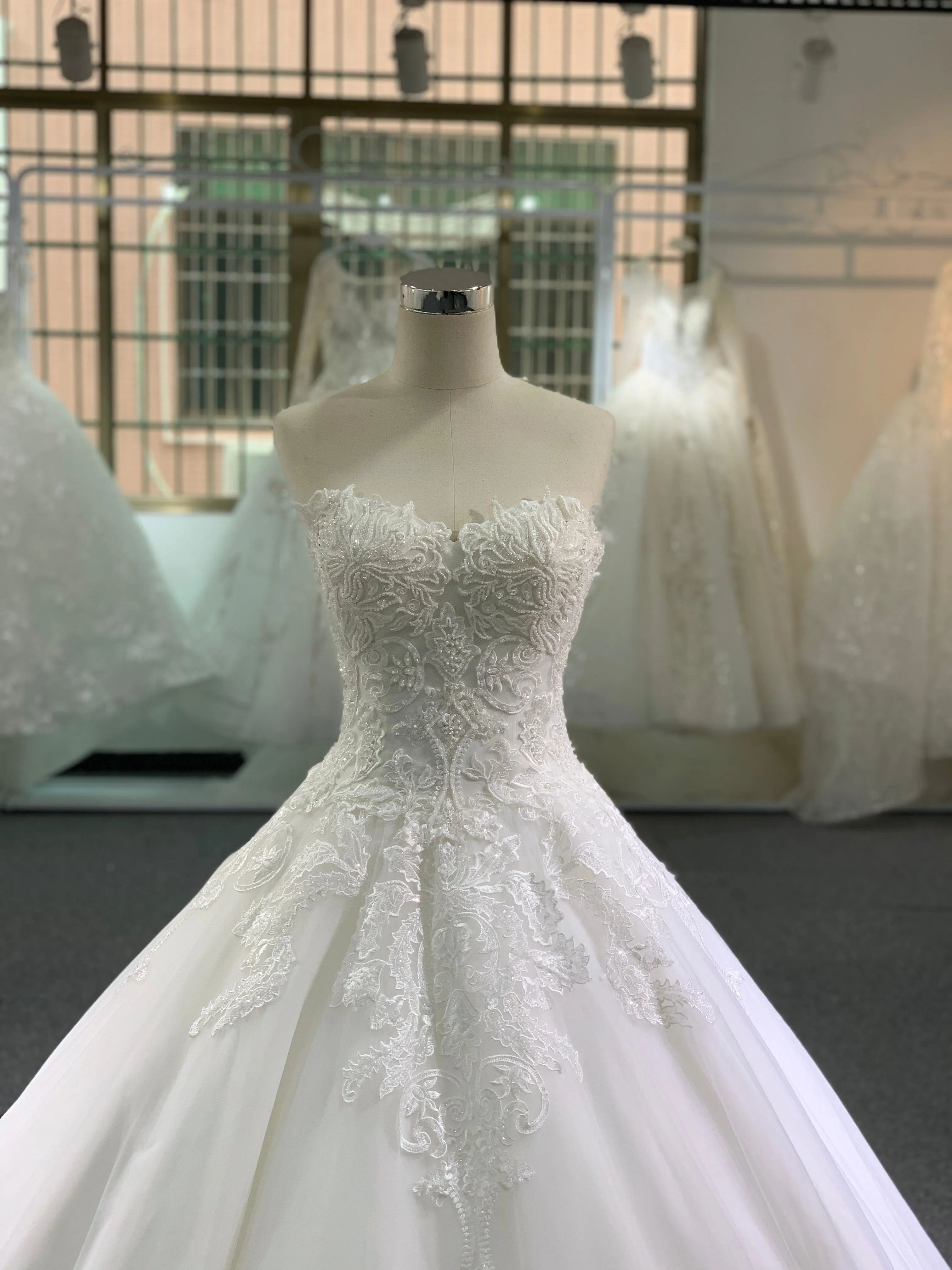 BYG elegance strapless lace wedding dress