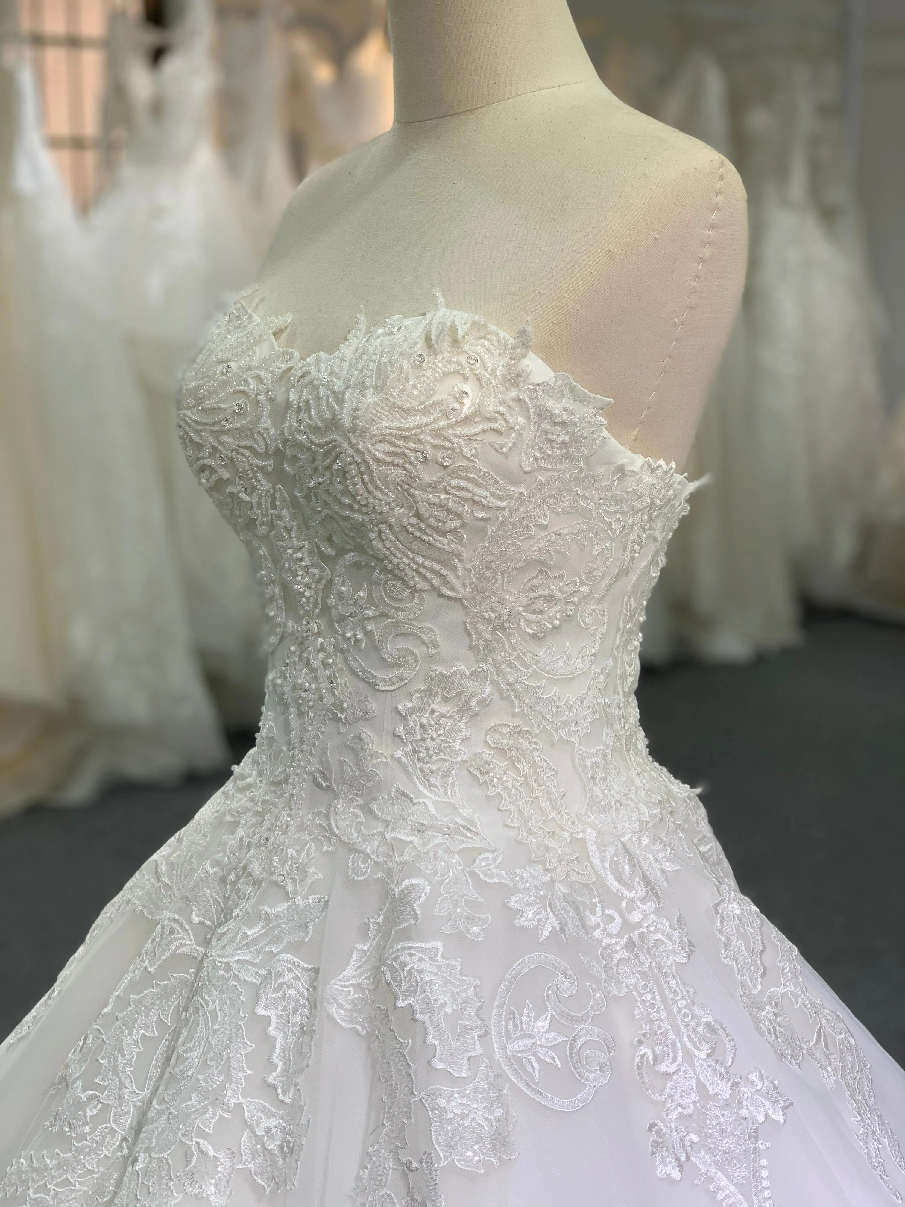 BYG elegance strapless lace wedding dress