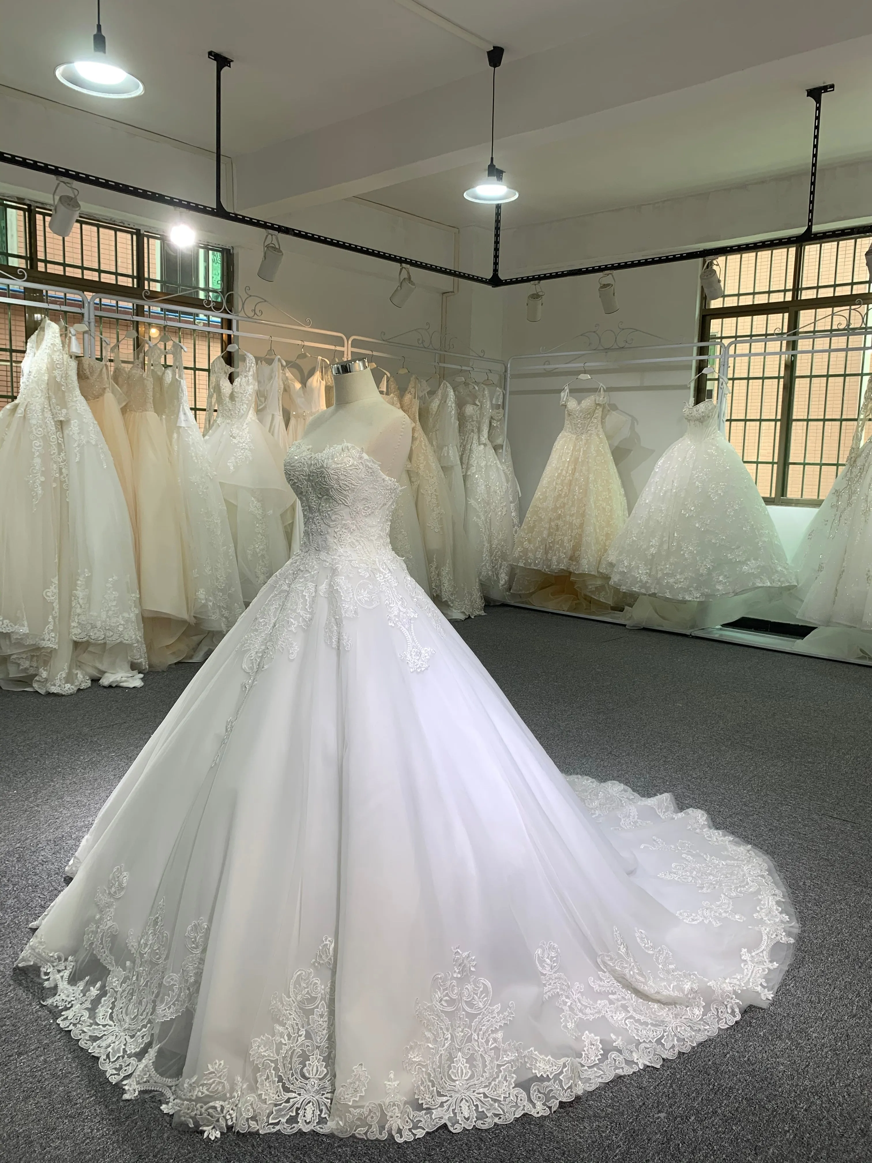 BYG elegance strapless lace wedding dress