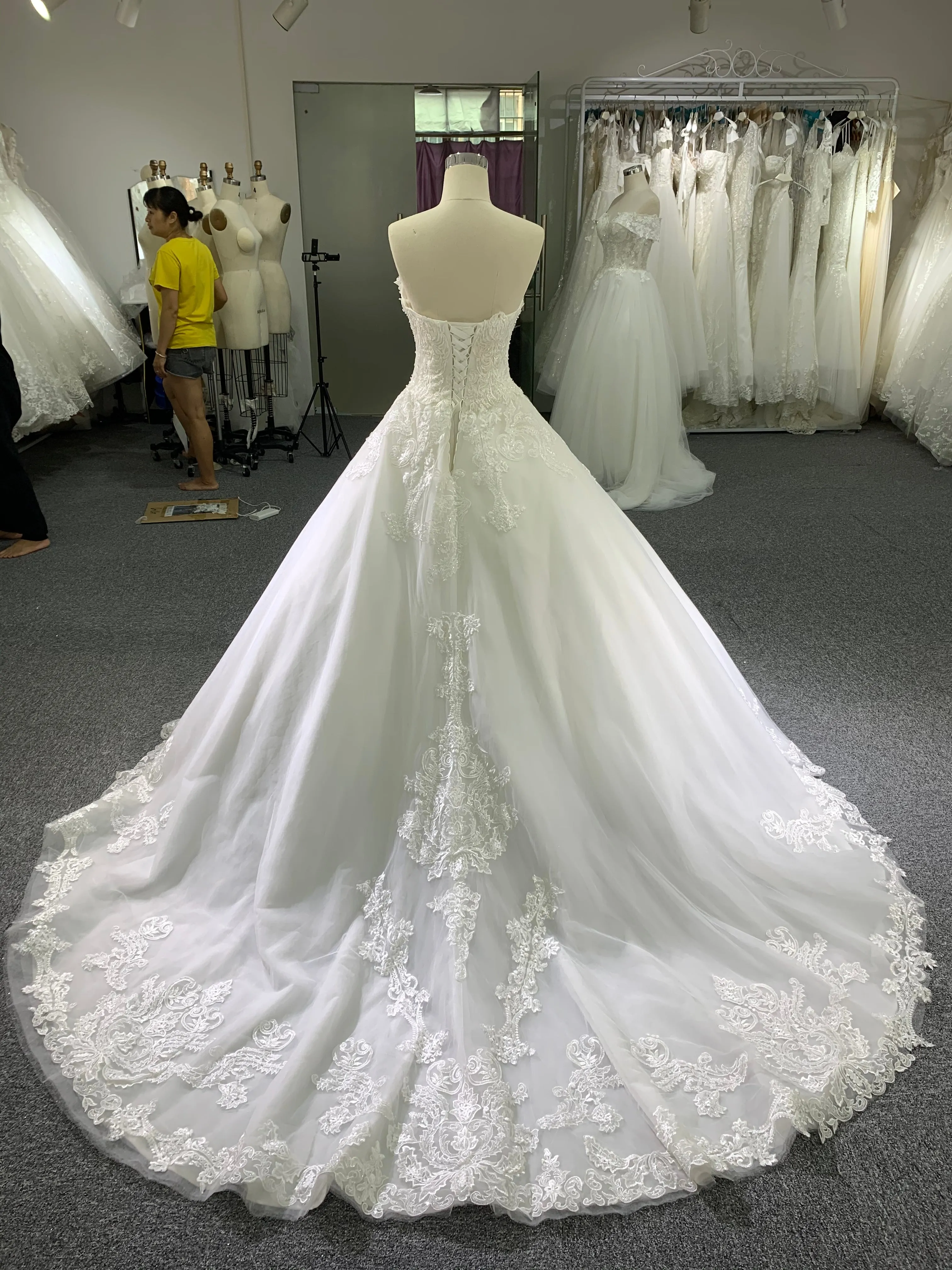 BYG elegance strapless lace wedding dress
