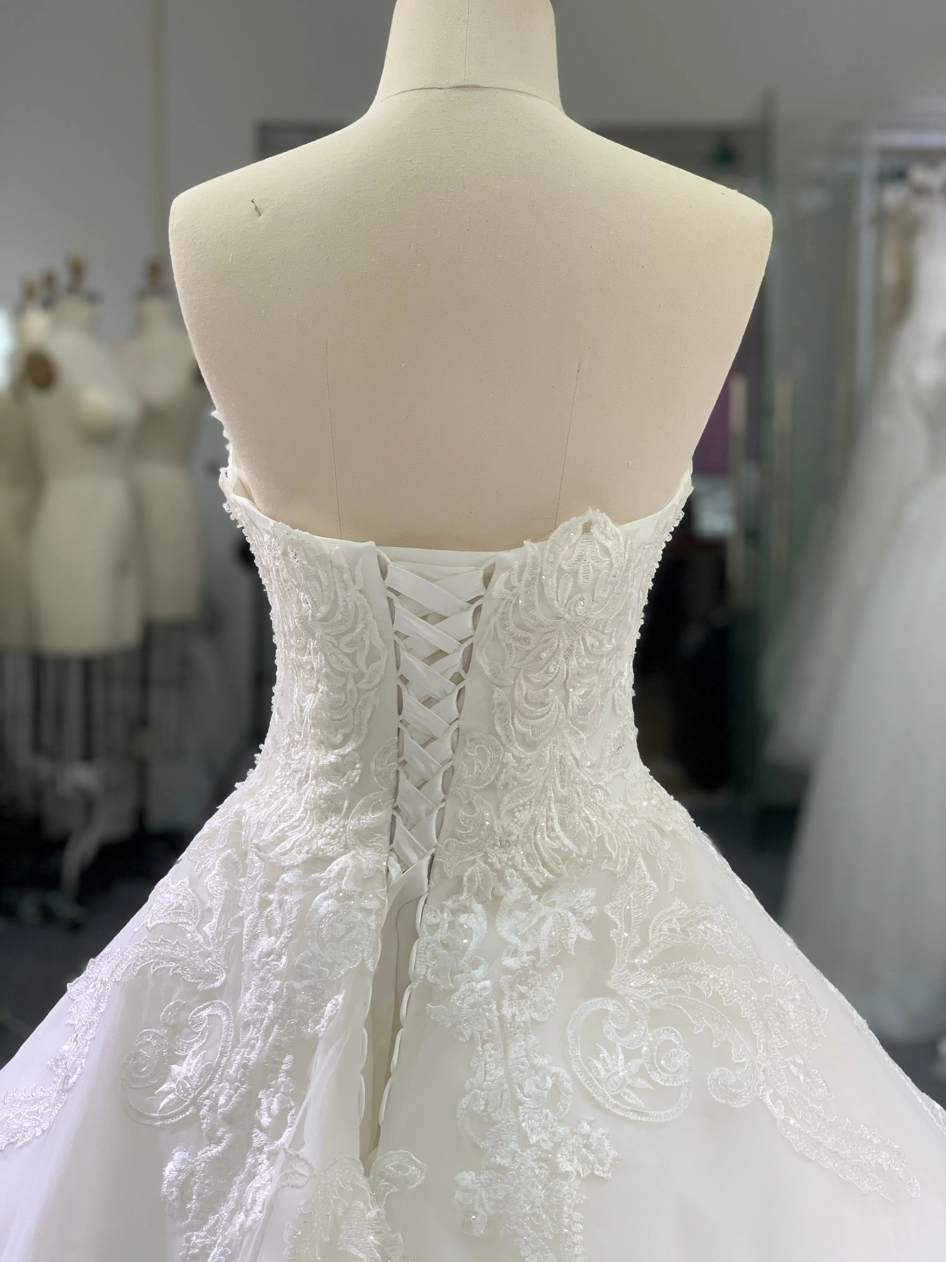 BYG elegance strapless lace wedding dress