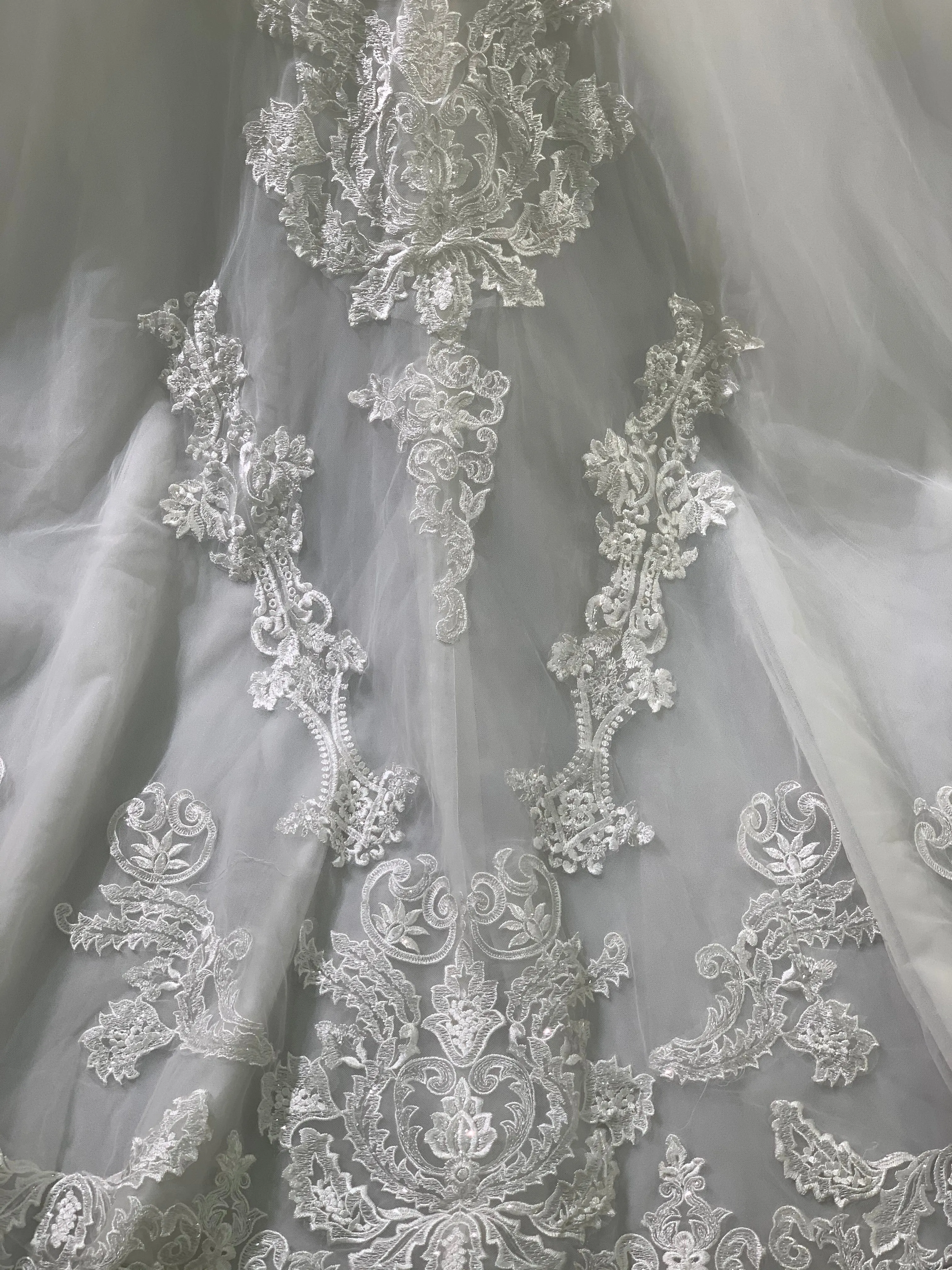BYG elegance strapless lace wedding dress