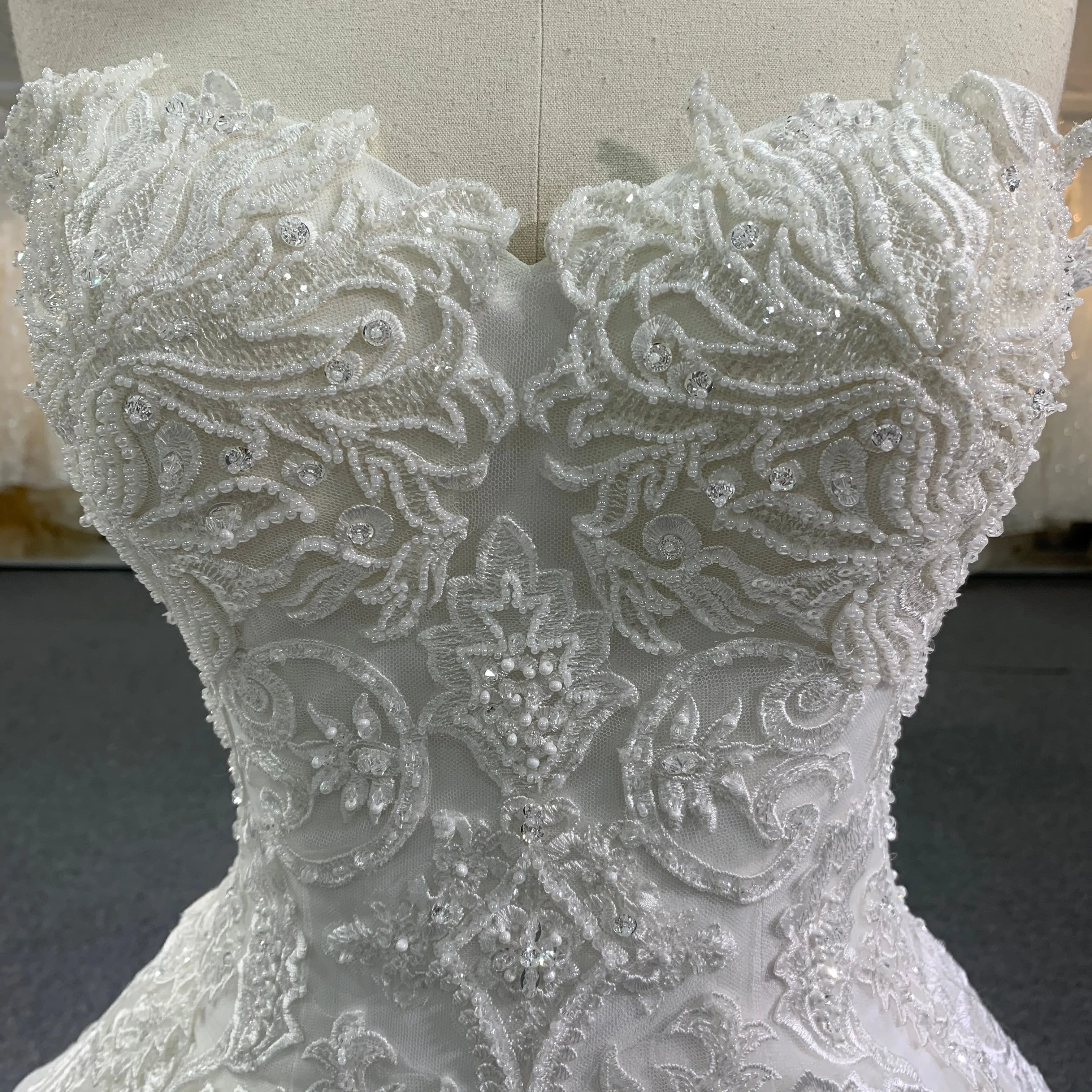 BYG elegance strapless lace wedding dress