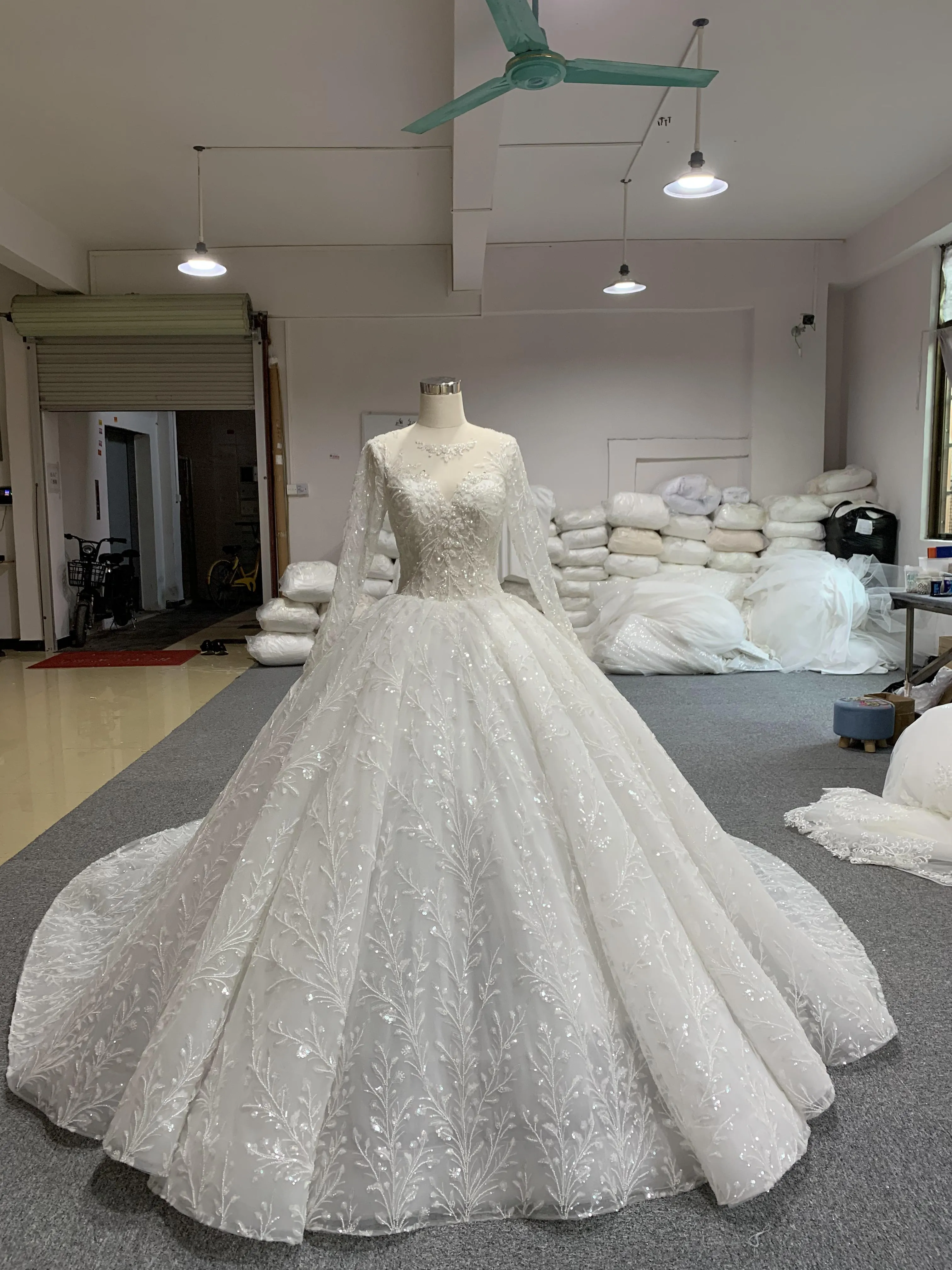 BYG high quality lace flower long sleeves wedding gown