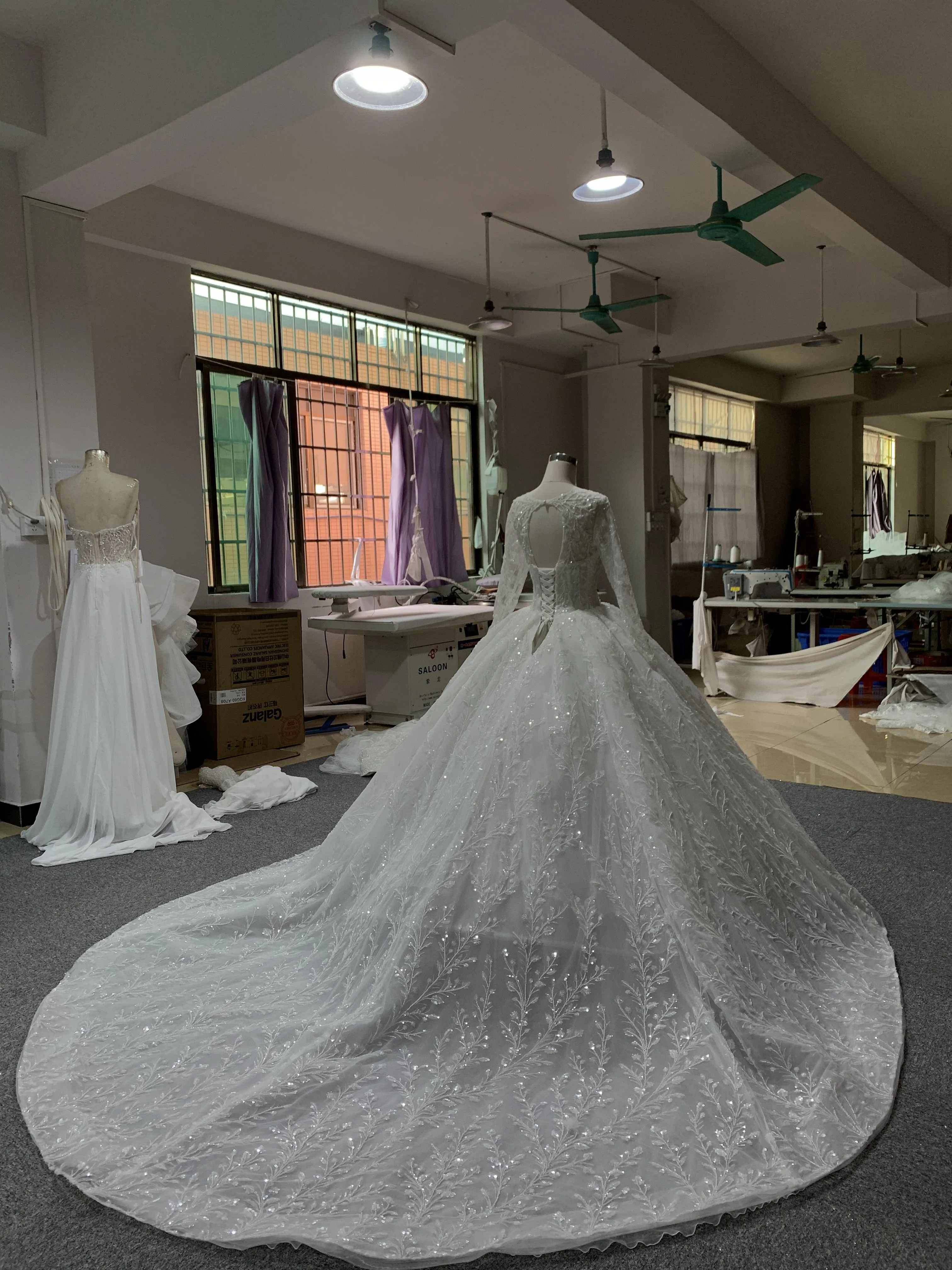 BYG high quality lace flower long sleeves wedding gown