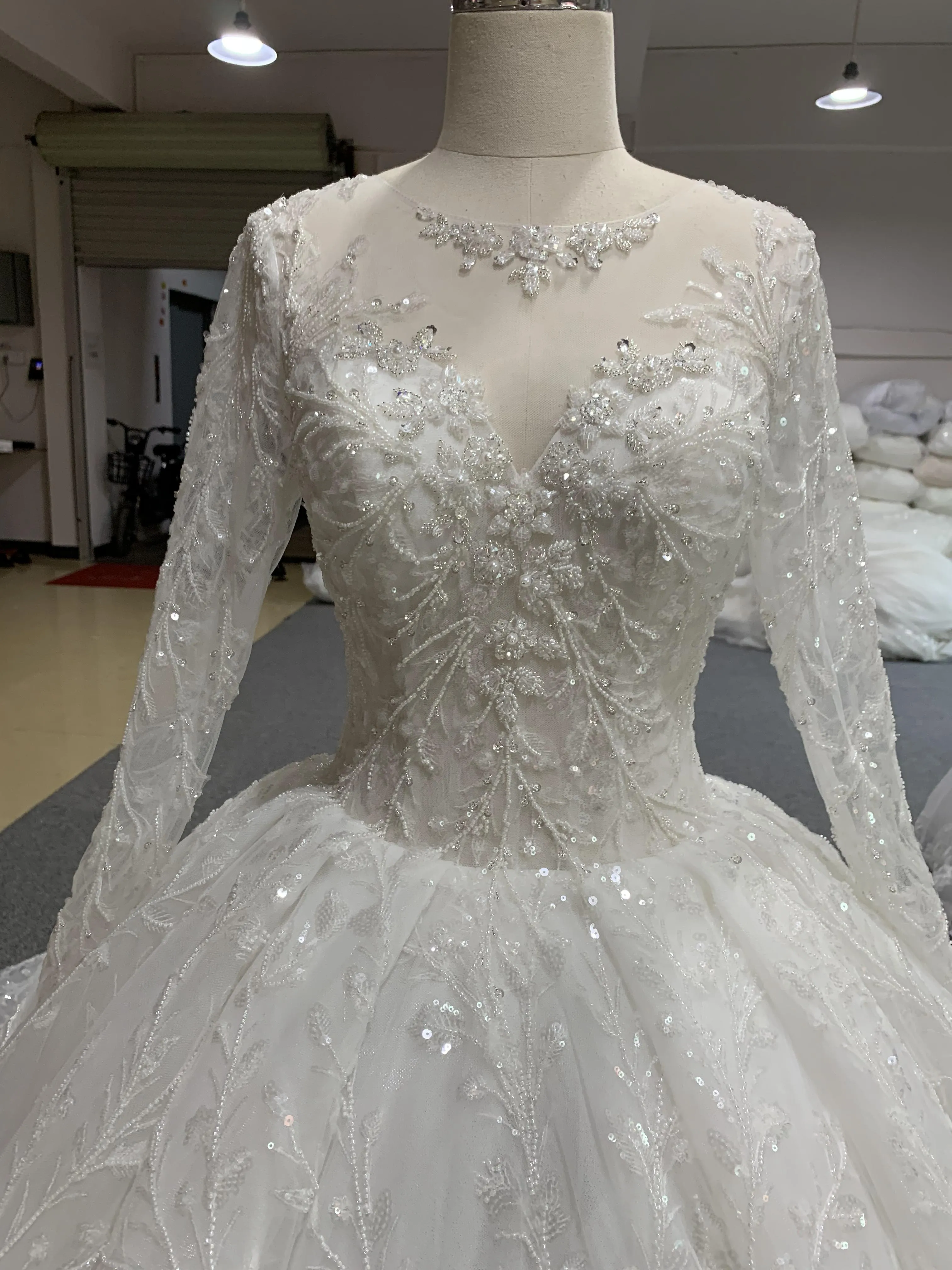 BYG high quality lace flower long sleeves wedding gown