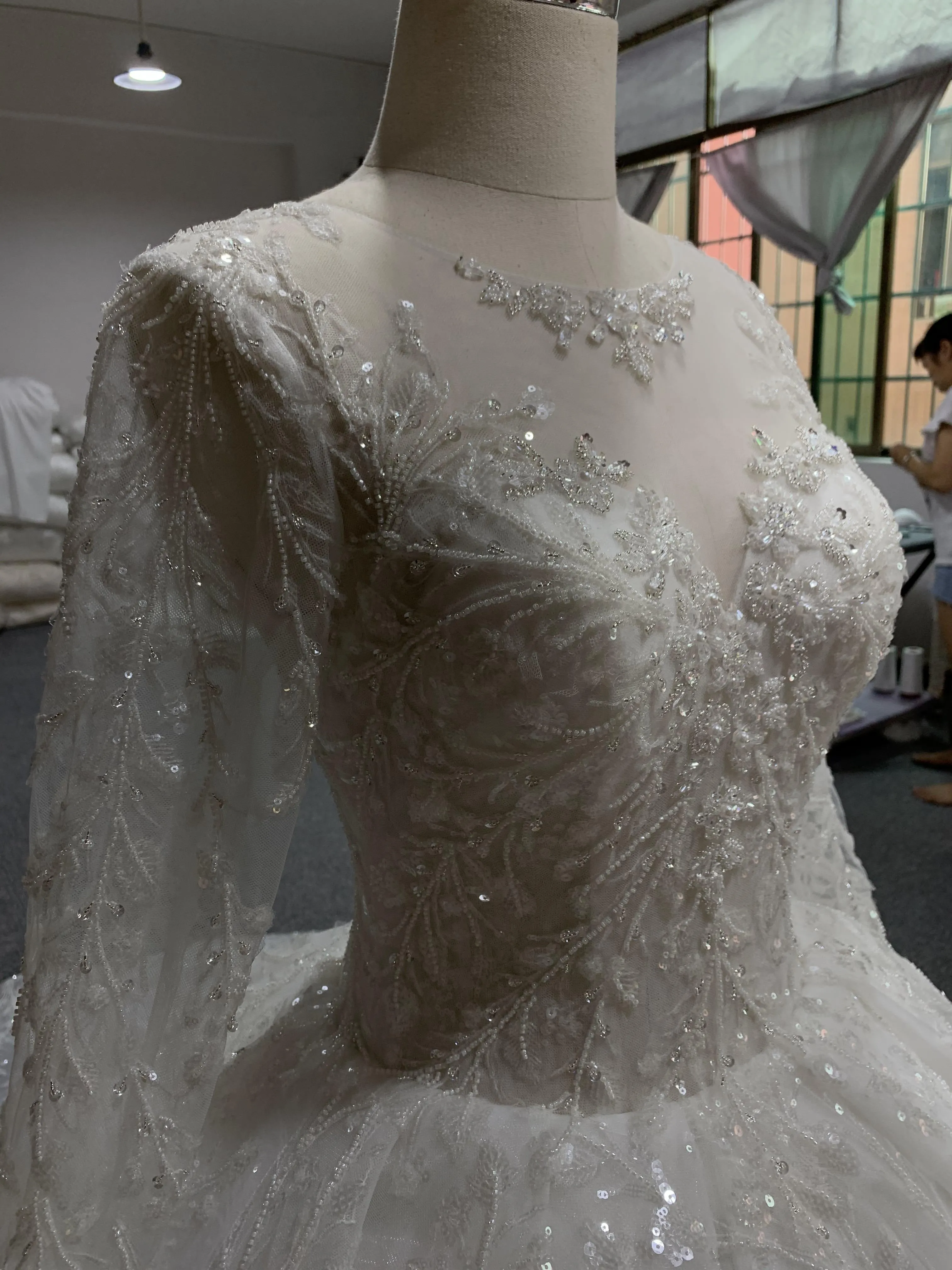 BYG high quality lace flower long sleeves wedding gown