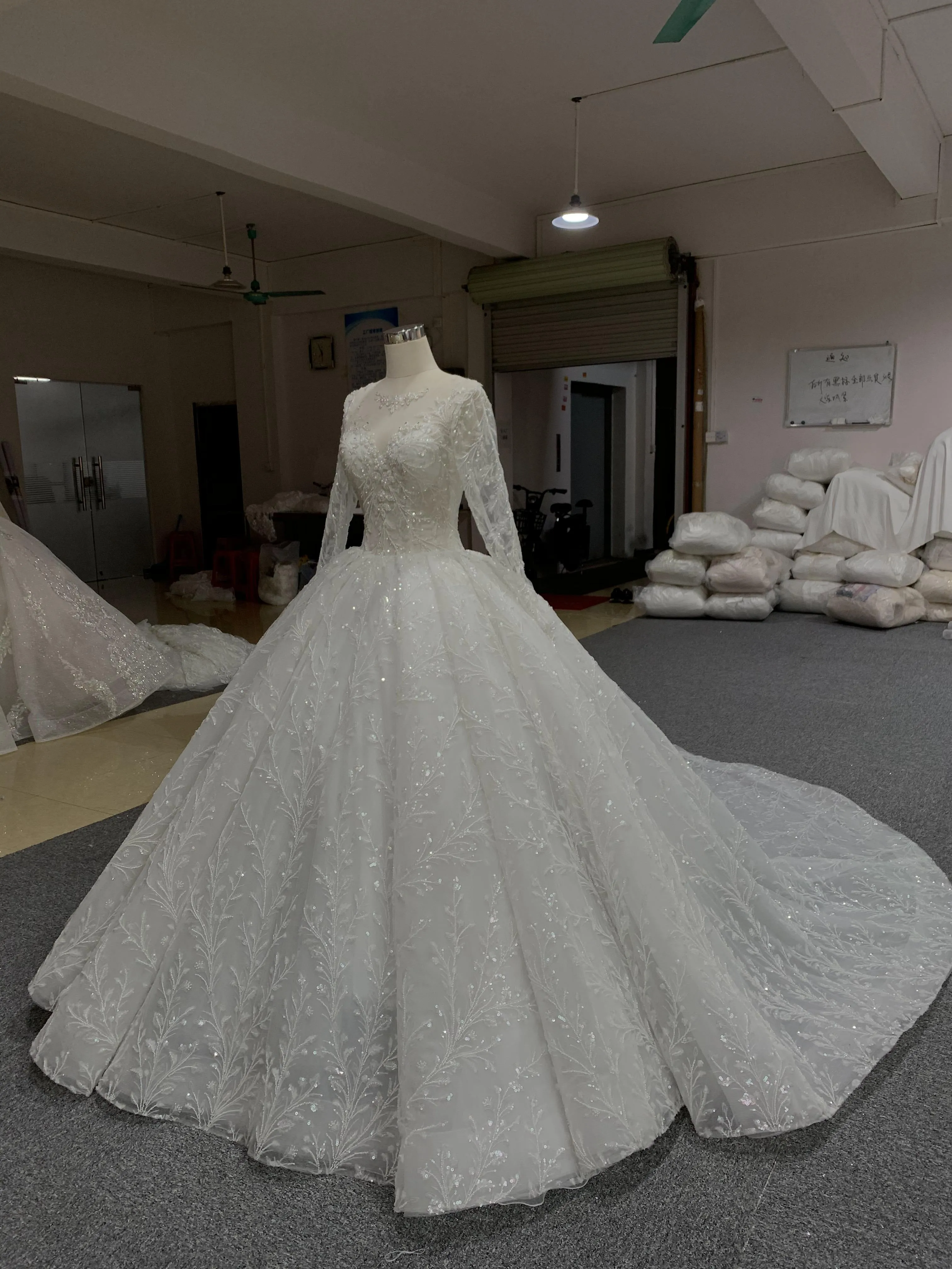 BYG high quality lace flower long sleeves wedding gown