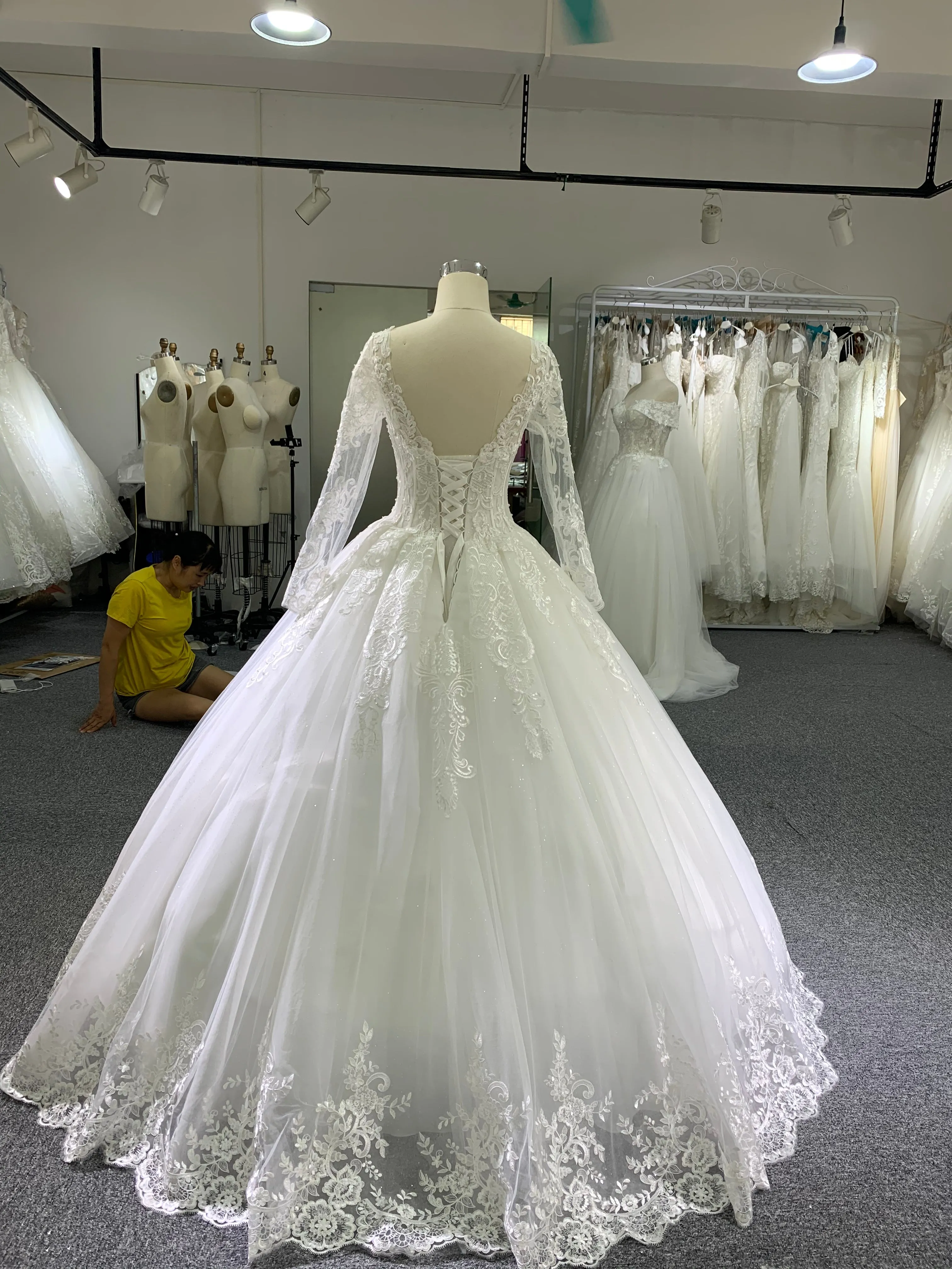 BYG scoop neckline backless wedding dress