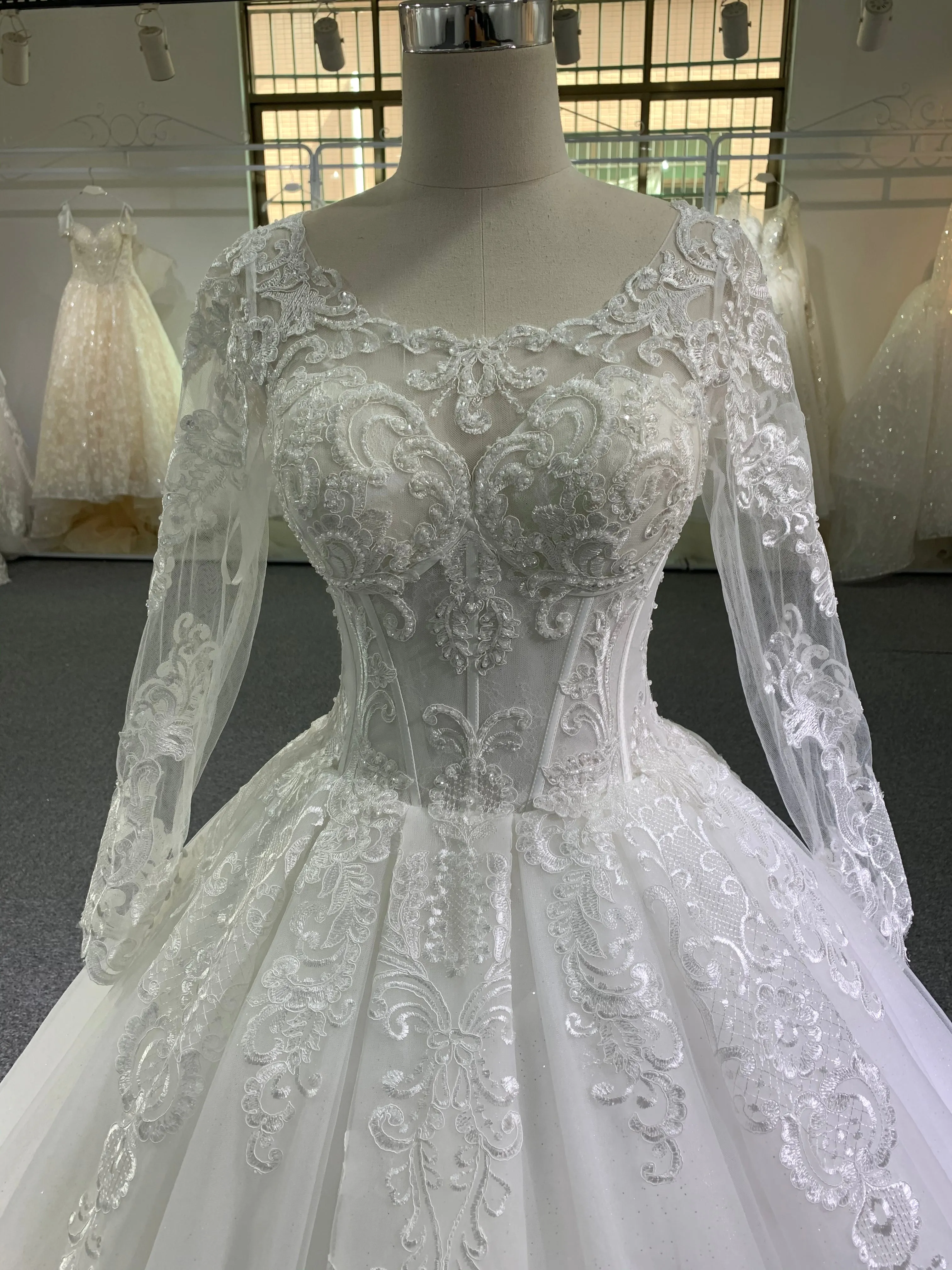BYG scoop neckline backless wedding dress