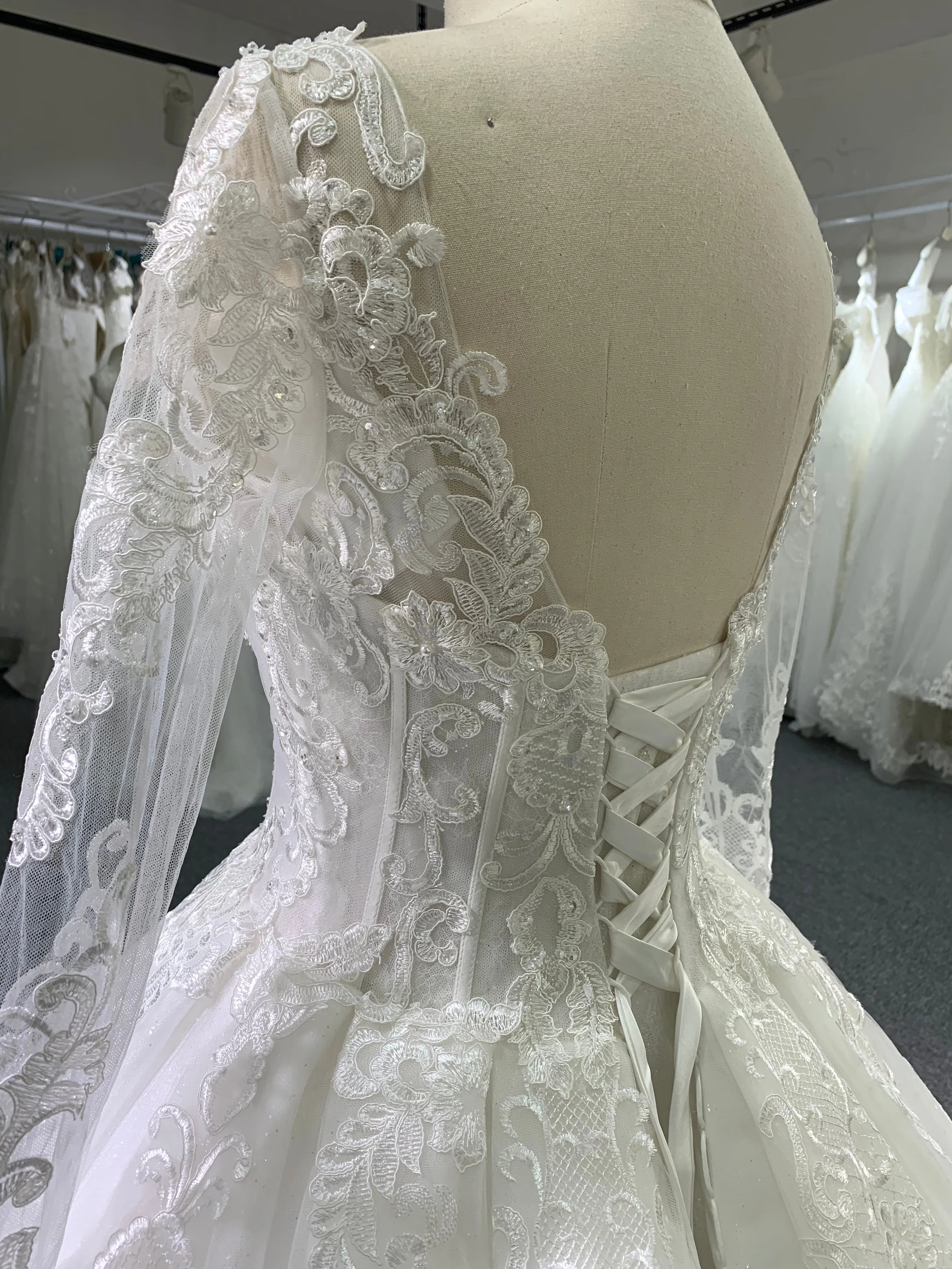 BYG scoop neckline backless wedding dress