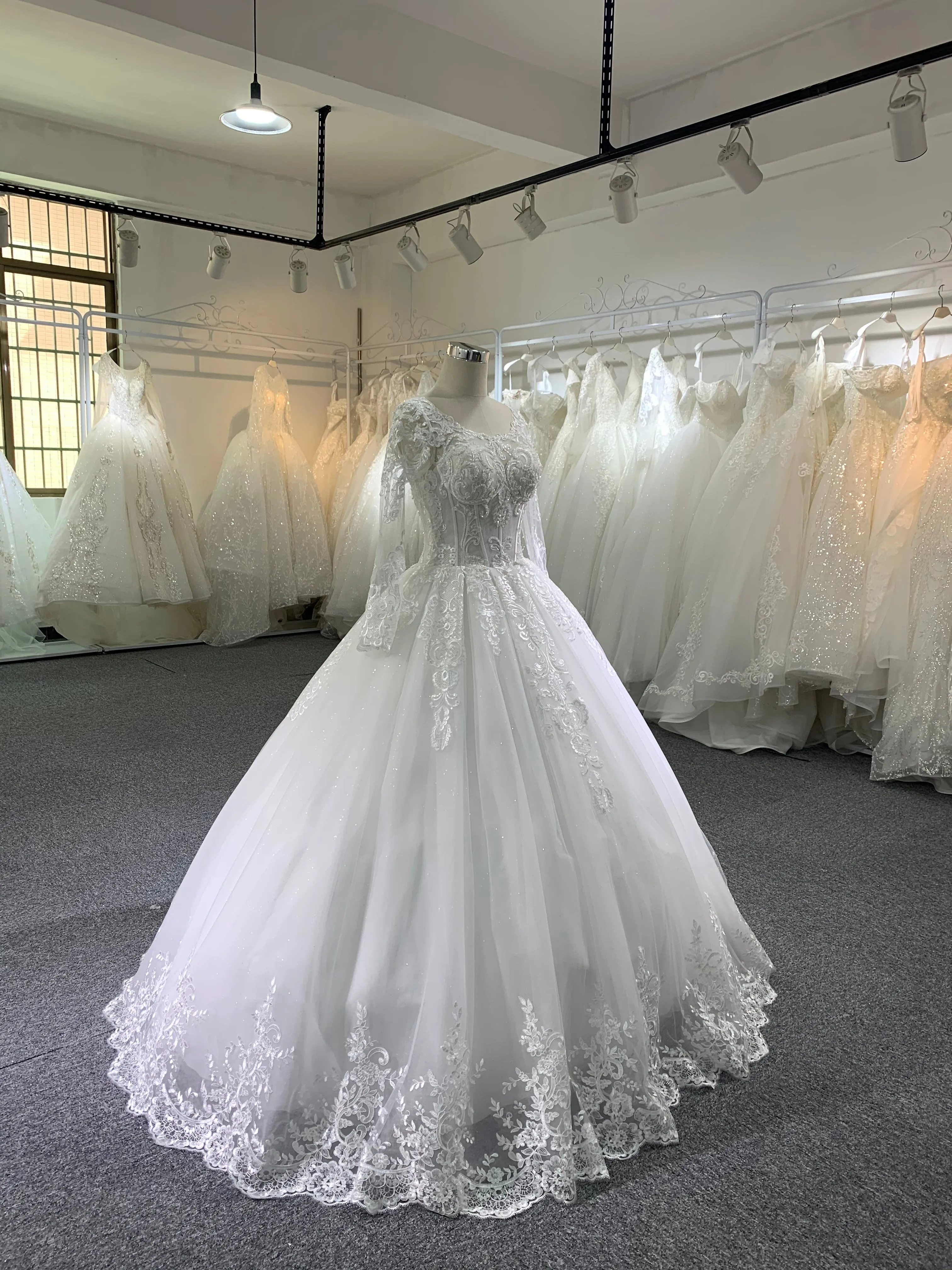 BYG scoop neckline backless wedding dress