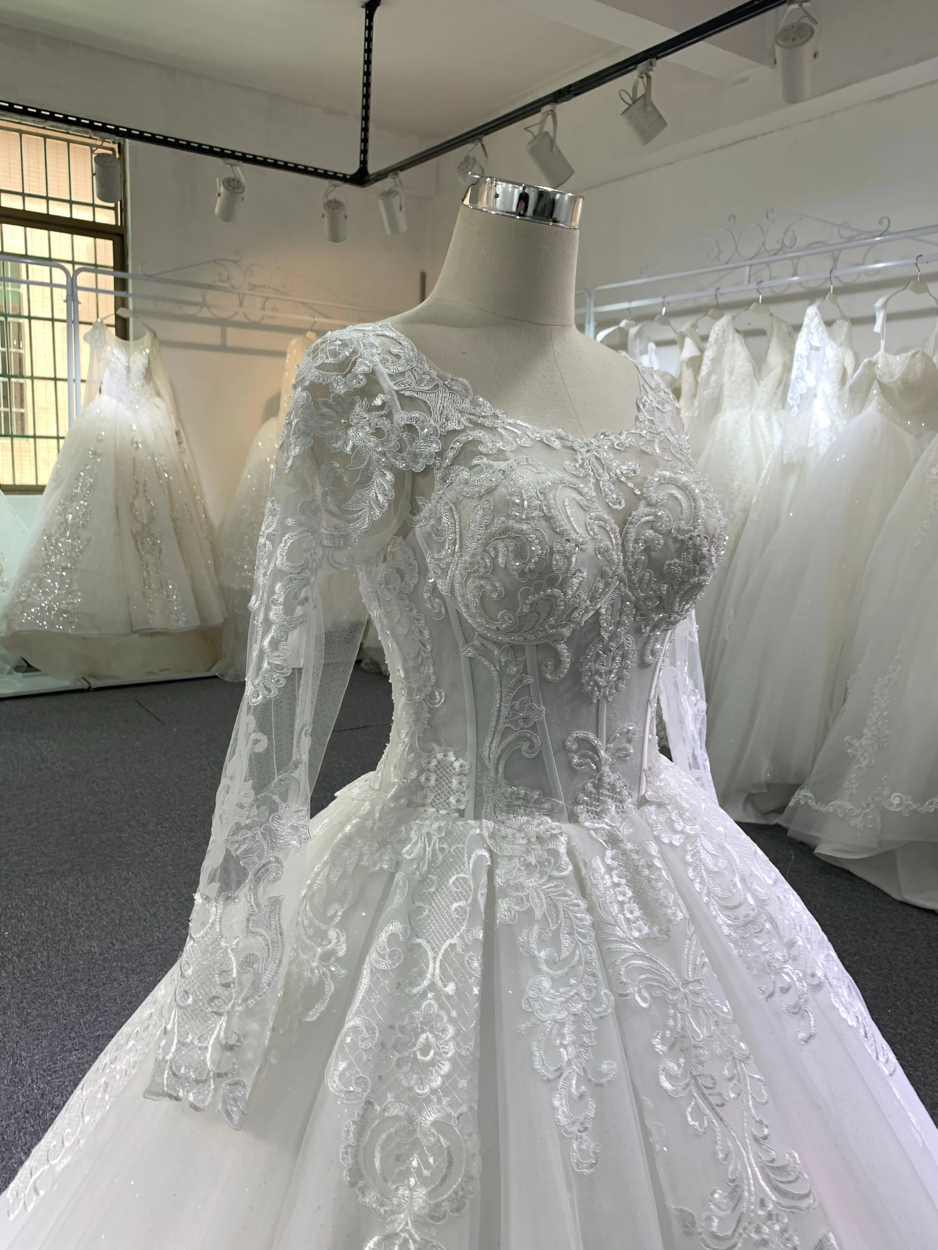 BYG scoop neckline backless wedding dress