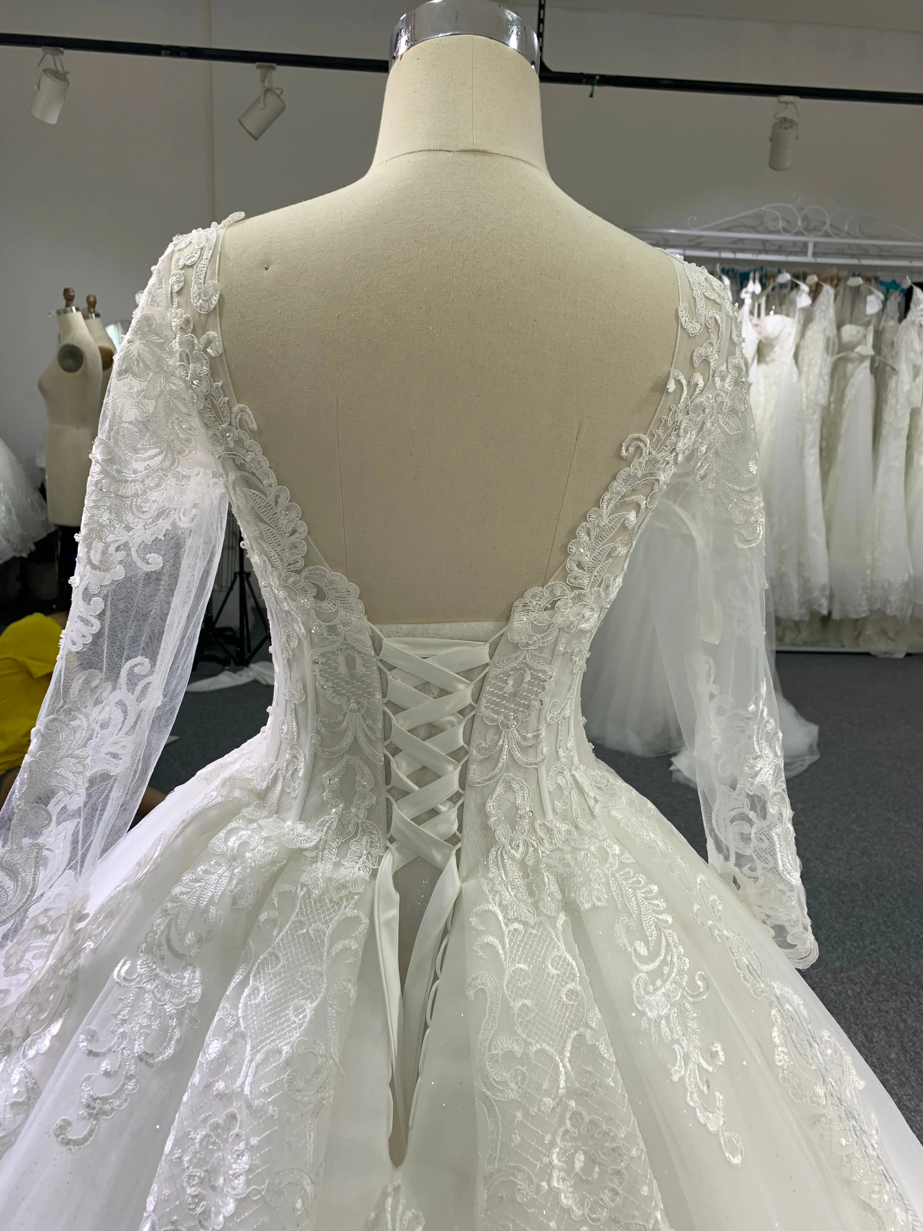 BYG scoop neckline backless wedding dress