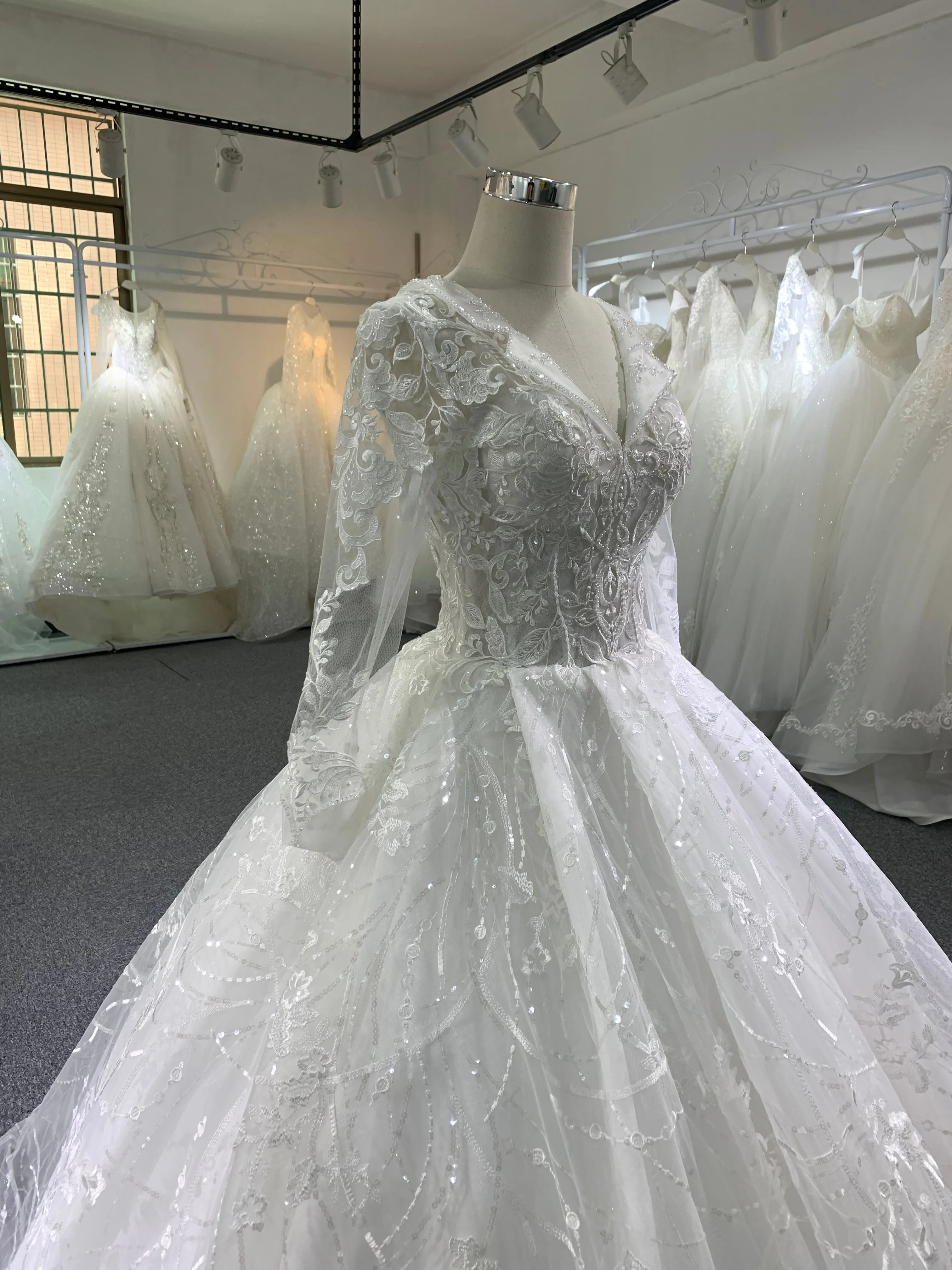 BYG V neck turndown collar wedding dress