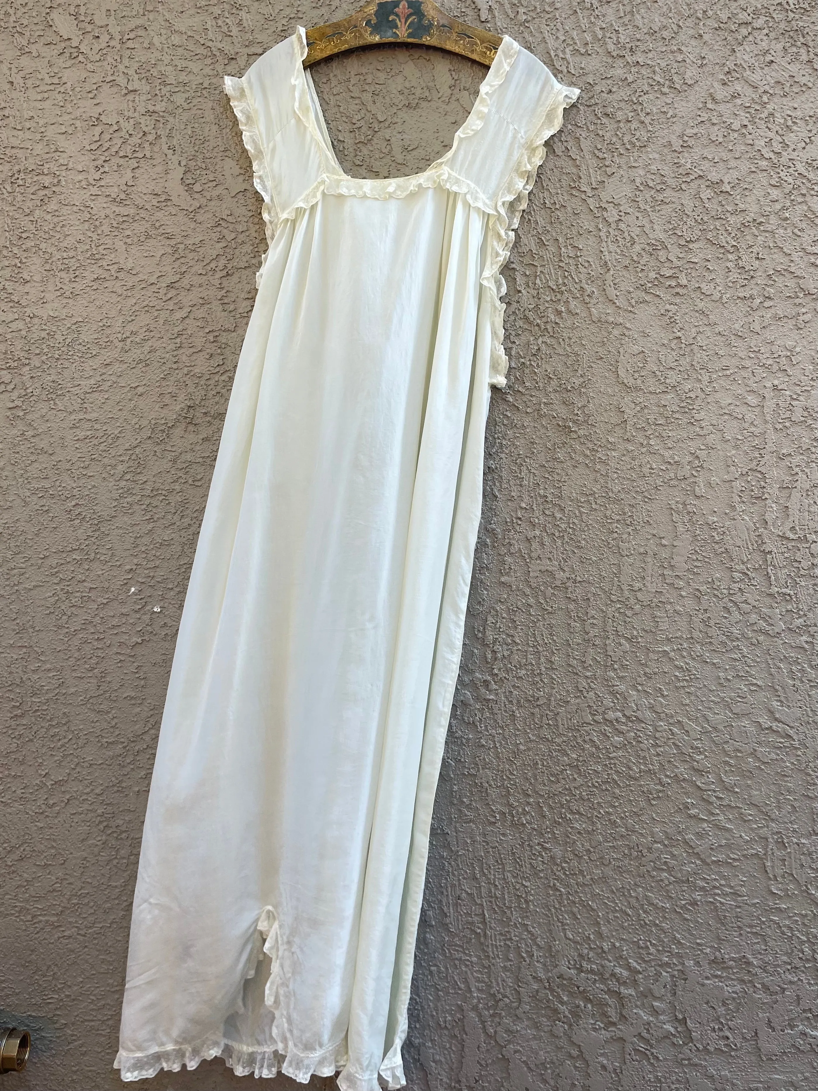 Edwardian Pale Eggshell-Seafoam Lace Trim Scalloped Silk Trousseau
