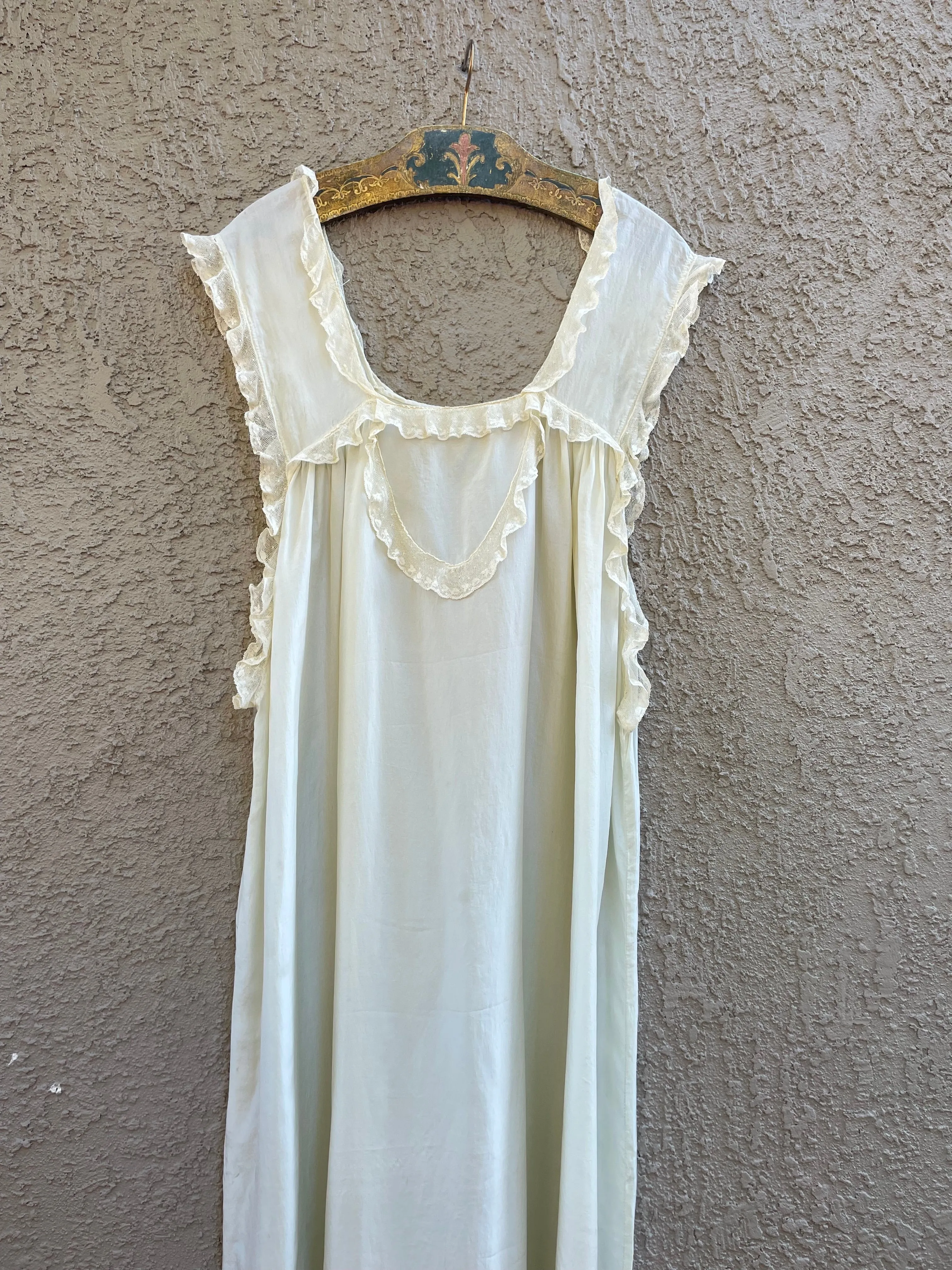 Edwardian Pale Eggshell-Seafoam Lace Trim Scalloped Silk Trousseau