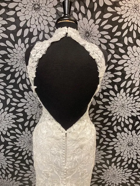 High Neck Fittted Detailed Bridal Gown