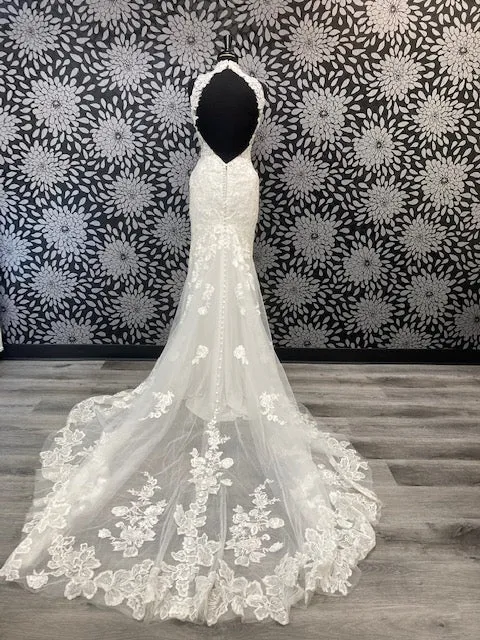 High Neck Fittted Detailed Bridal Gown