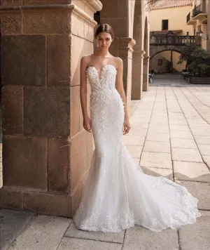 Pronovias: Aethra