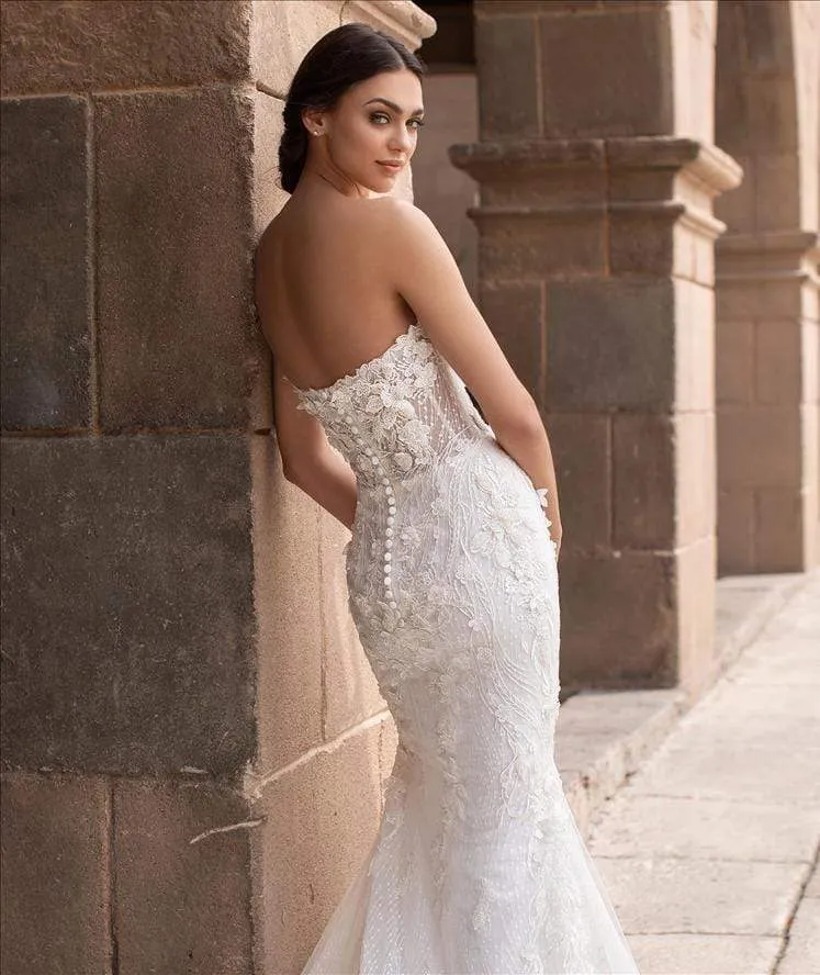 Pronovias: Aethra