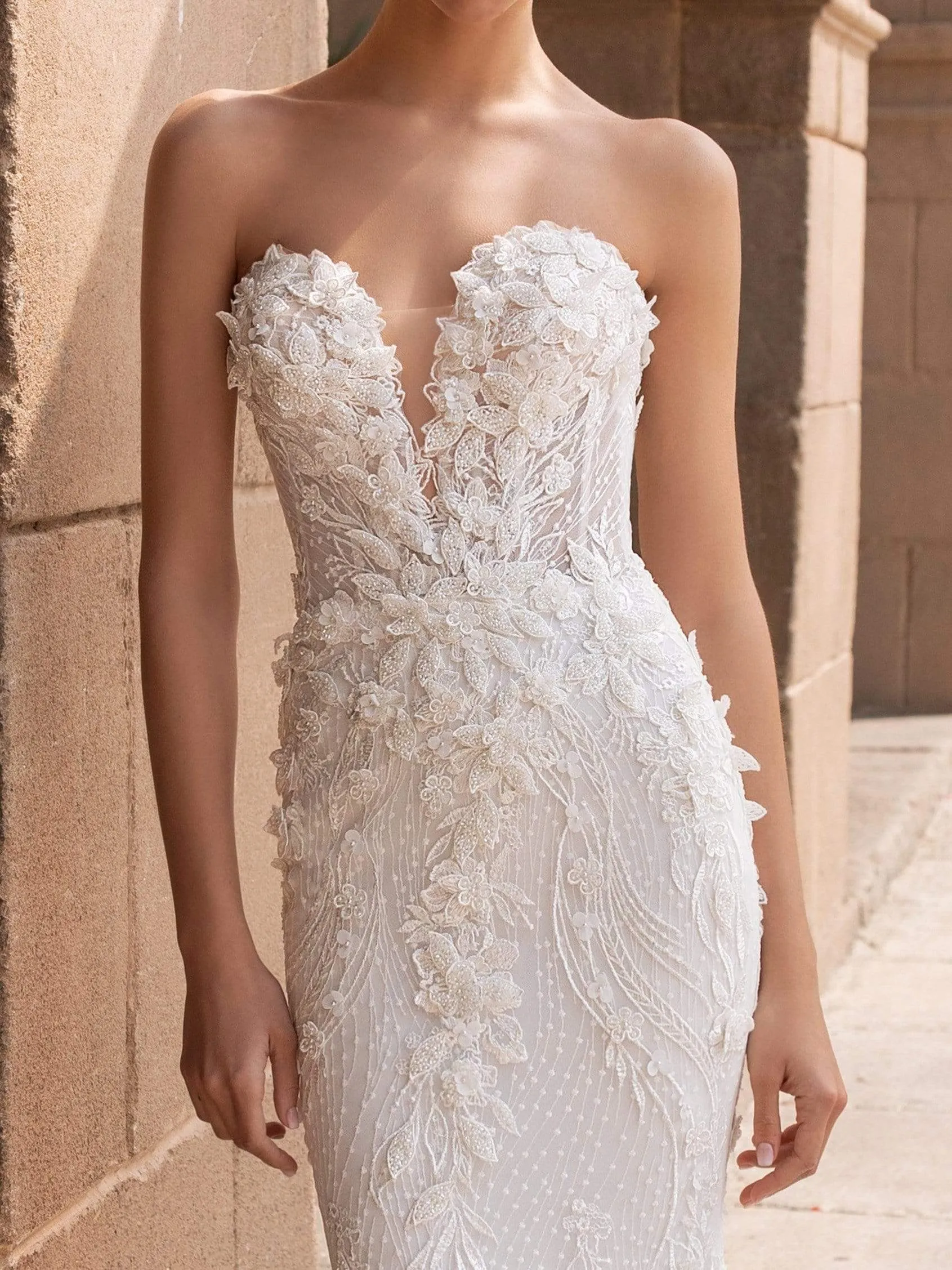 Pronovias: Aethra