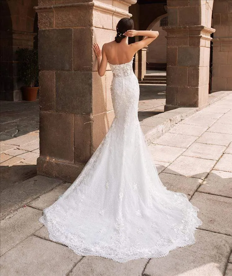 Pronovias: Aethra