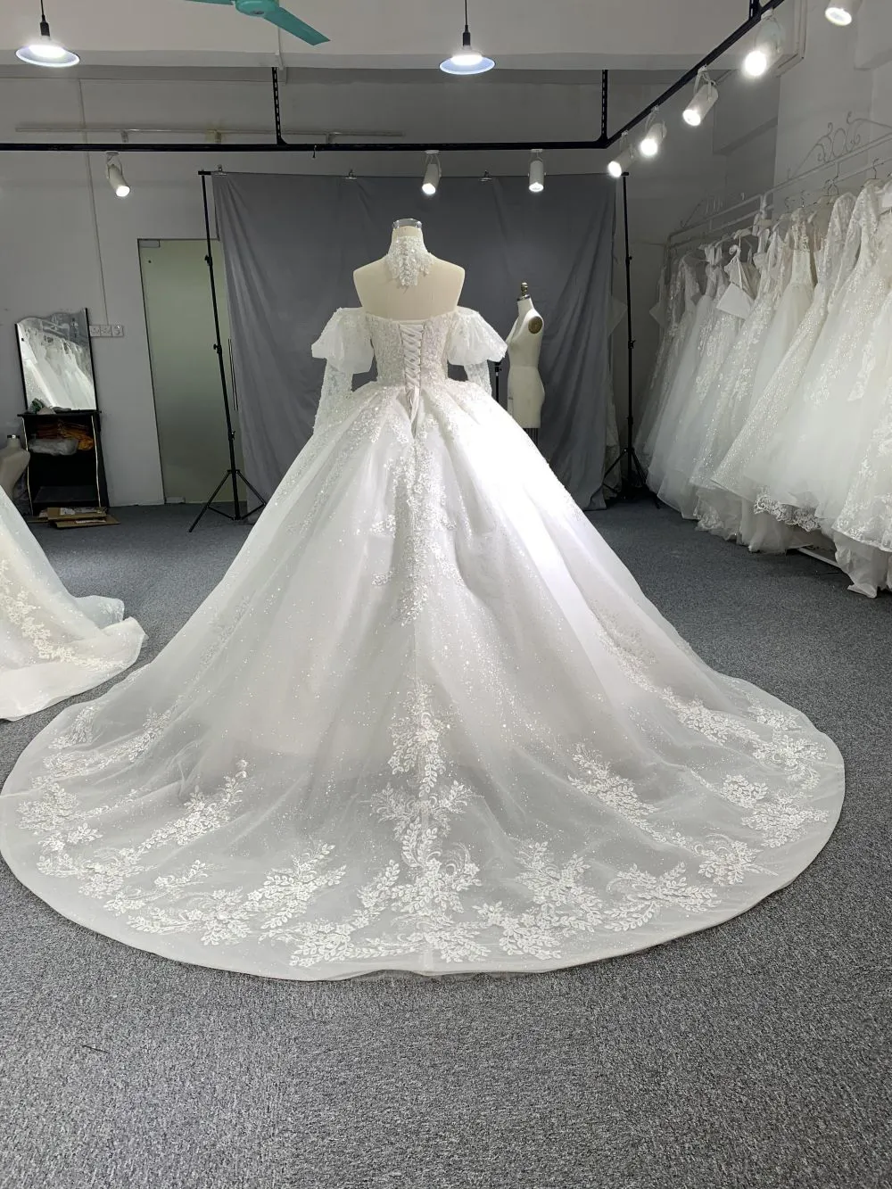 R2022# 3D Sequins Lace Diagonal Pleat With Sweep Length Train