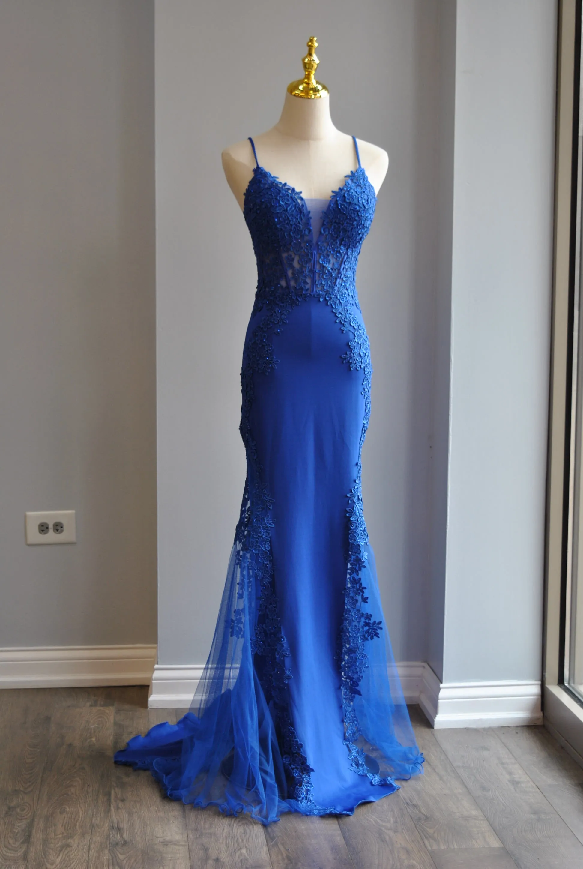 ROYAL BLUE LONG EVENING GOWN WITH LACE DETAILS