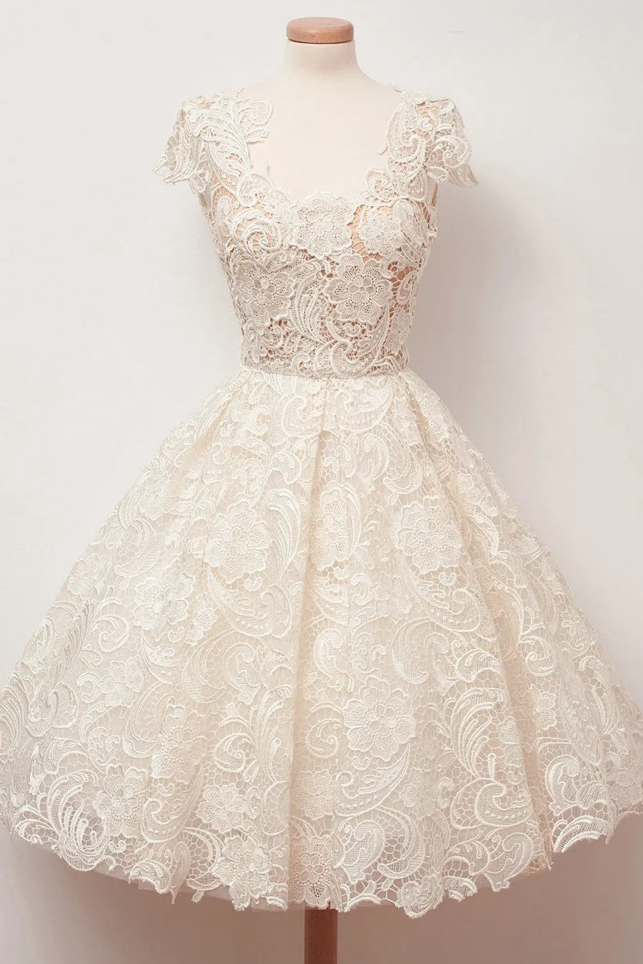 Roycebridal A-line Scoop Lace Short Prom Dresses Cap Sleeves Homecoming Dresses