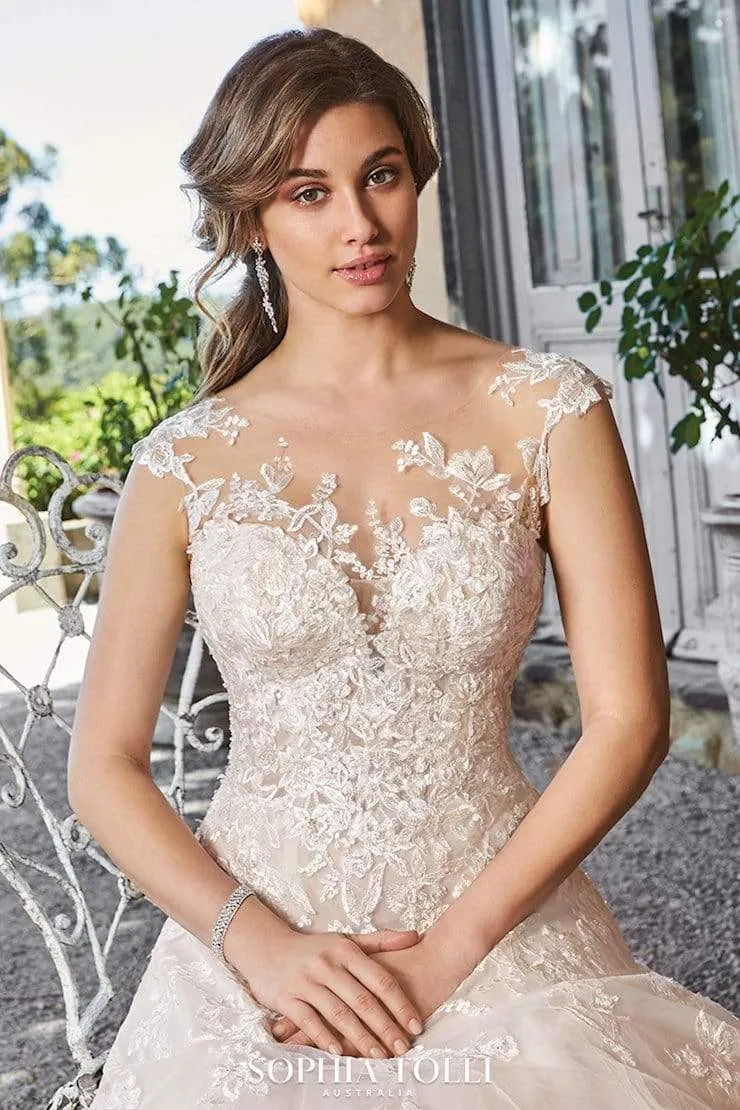 Sophia Tolli: Y21971JKT