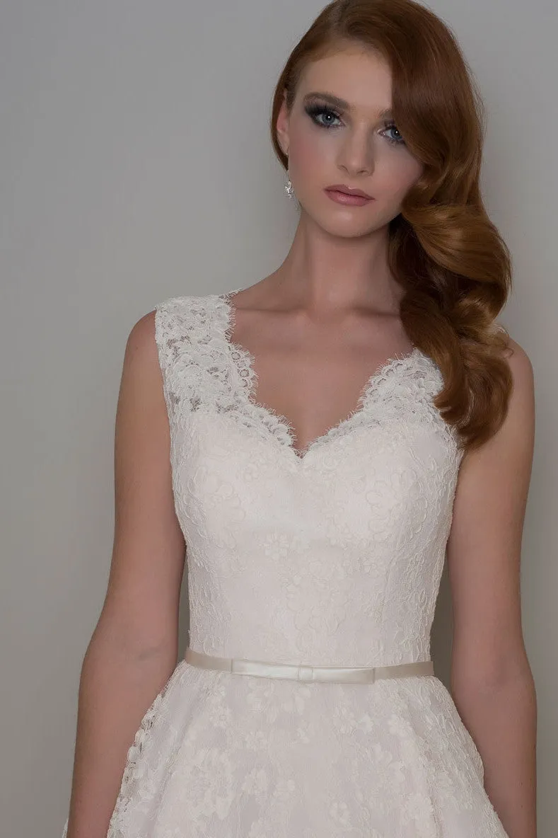 Tea-Length A-Line Appliqued V-Neck Sleeveless Lace Wedding Dress-MK_705317