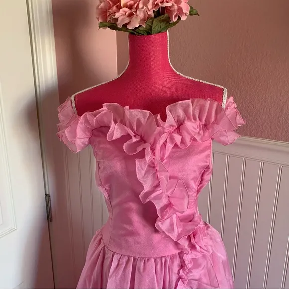 Unbranded Light Pink Poly Organza Off Shoulder Gown w Organza Flowers on Skirt