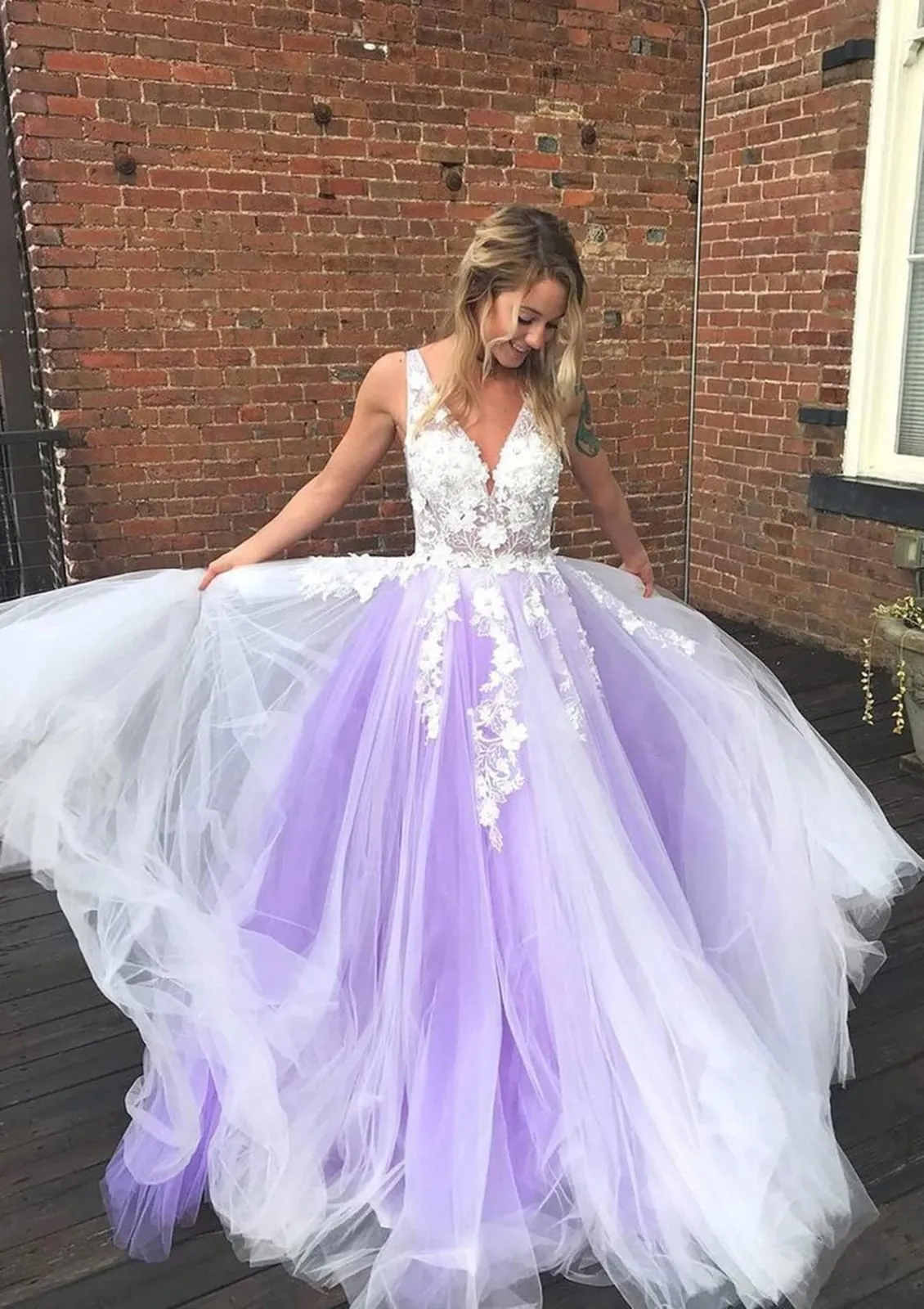 V-neck Sleeveless Lavender Lace Tulle Ball Gown Prom Party Dress