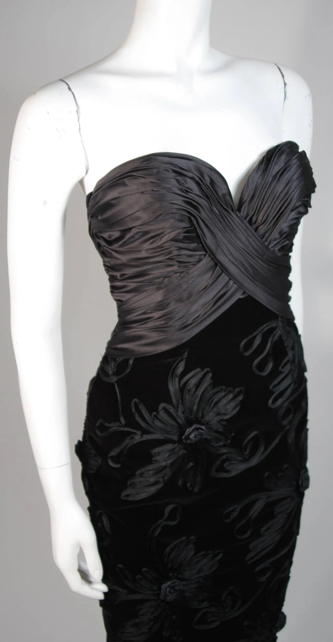 VICKY TIEL Black Gathered Gown with Velvet Skirt Size Small