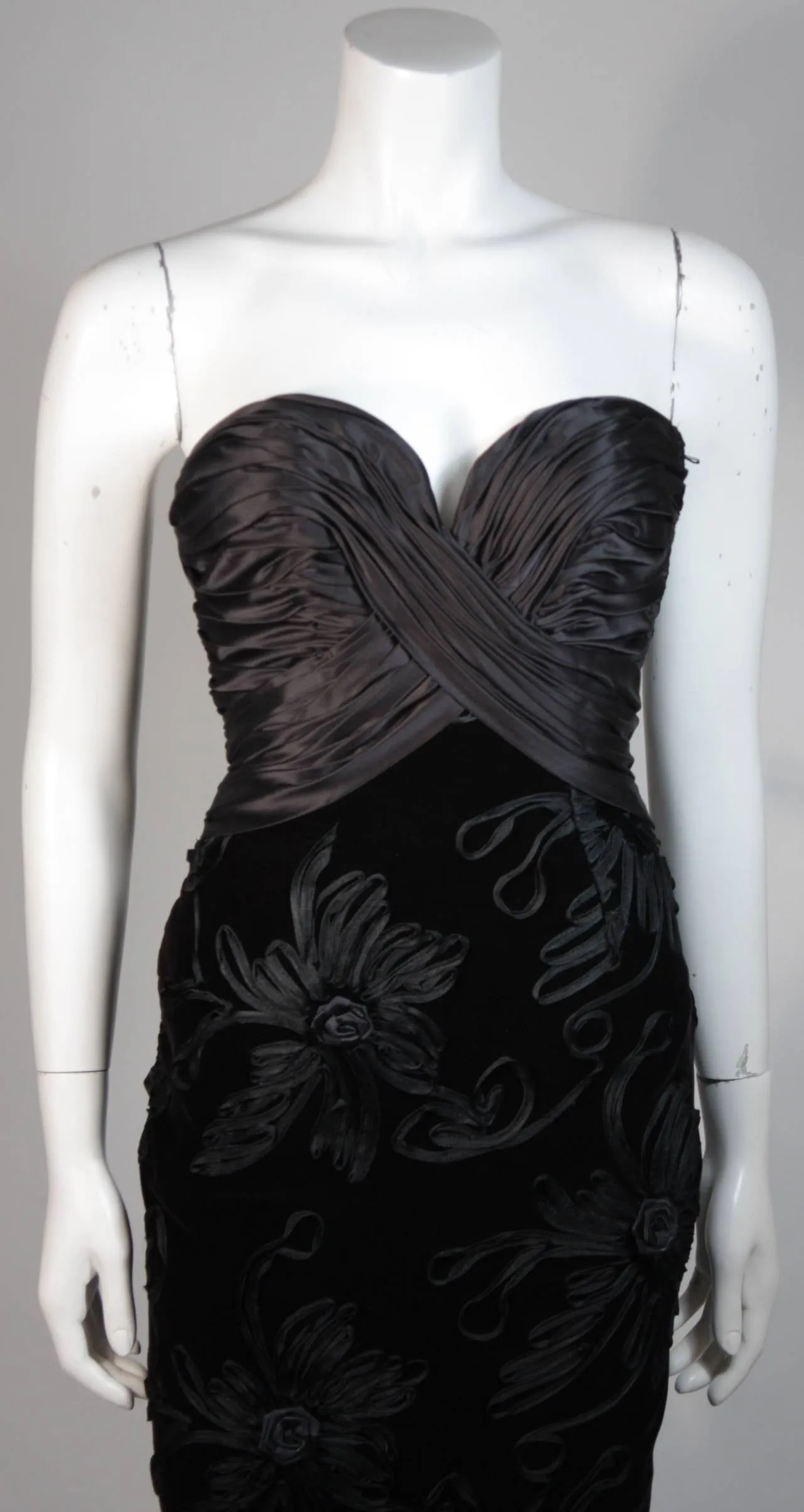VICKY TIEL Black Gathered Gown with Velvet Skirt Size Small