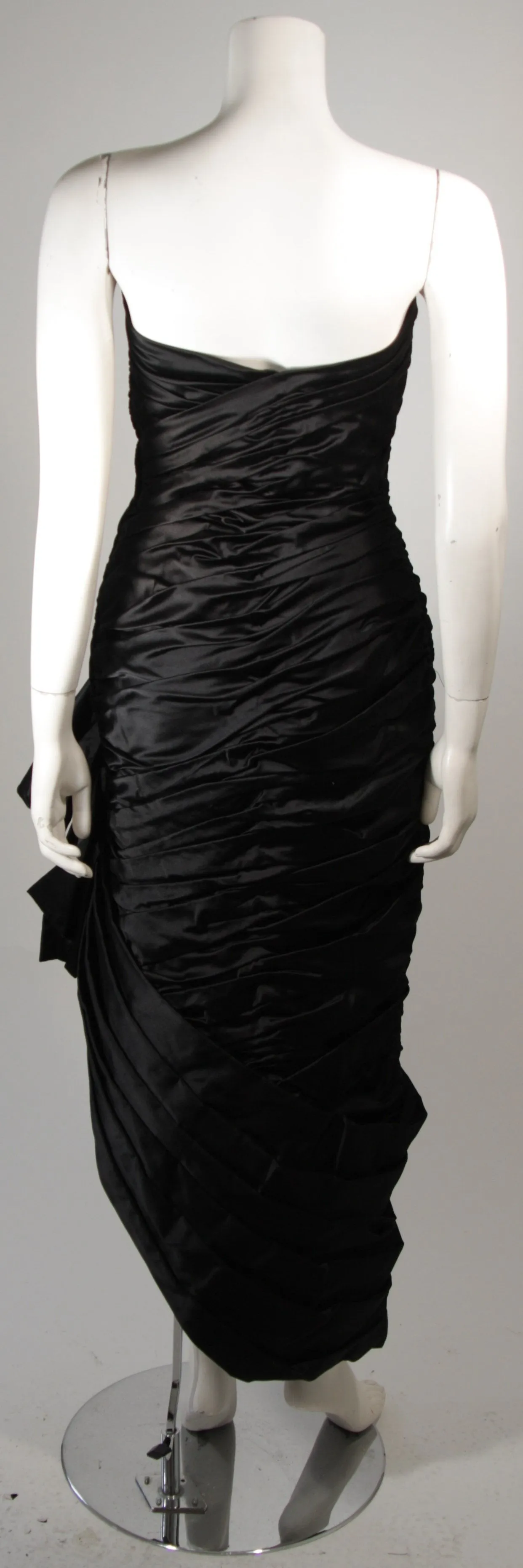 VICKY TIEL Black Silk Gown with Gathers and Large Bow Size 38