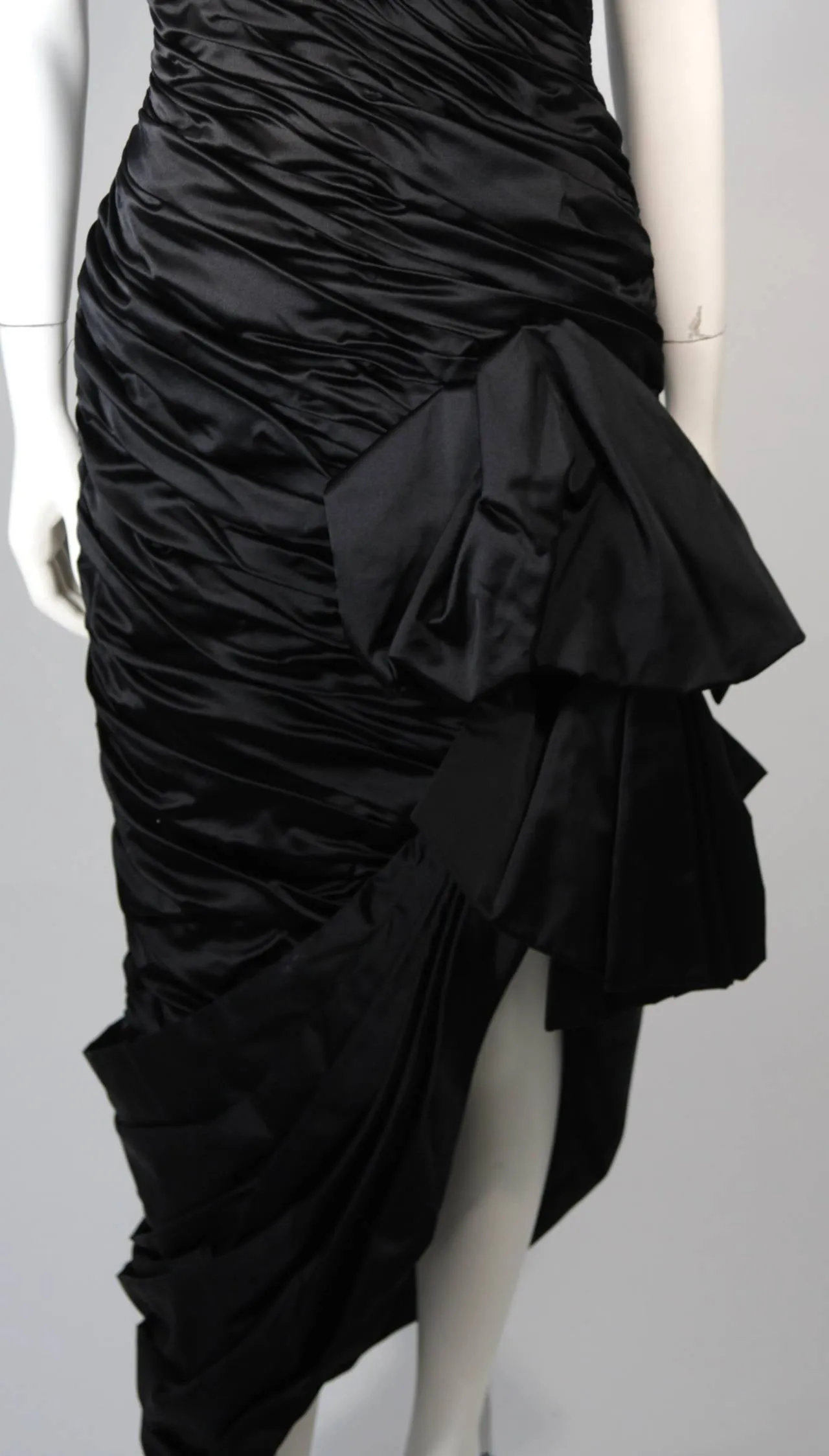 VICKY TIEL Black Silk Gown with Gathers and Large Bow Size 38